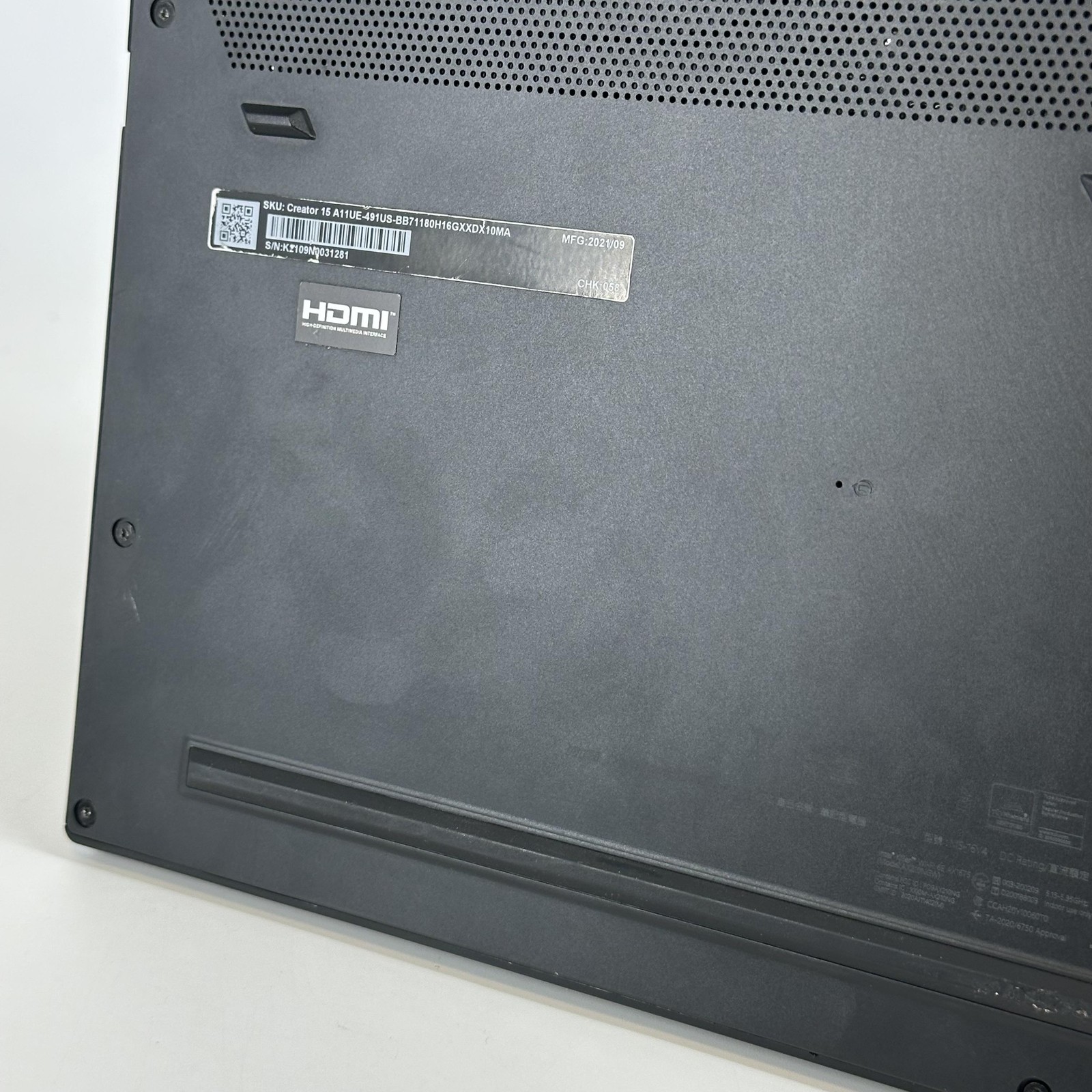 MSI Creator 15 Black i7-11800H 2.30GHz 16GB 512GB SSD NVIDIA RTX 3060 BENT FRAME