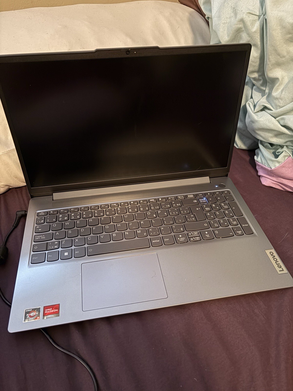 Lenovo IdeaPad Slim 3 15AMN8 15.6″ Laptop