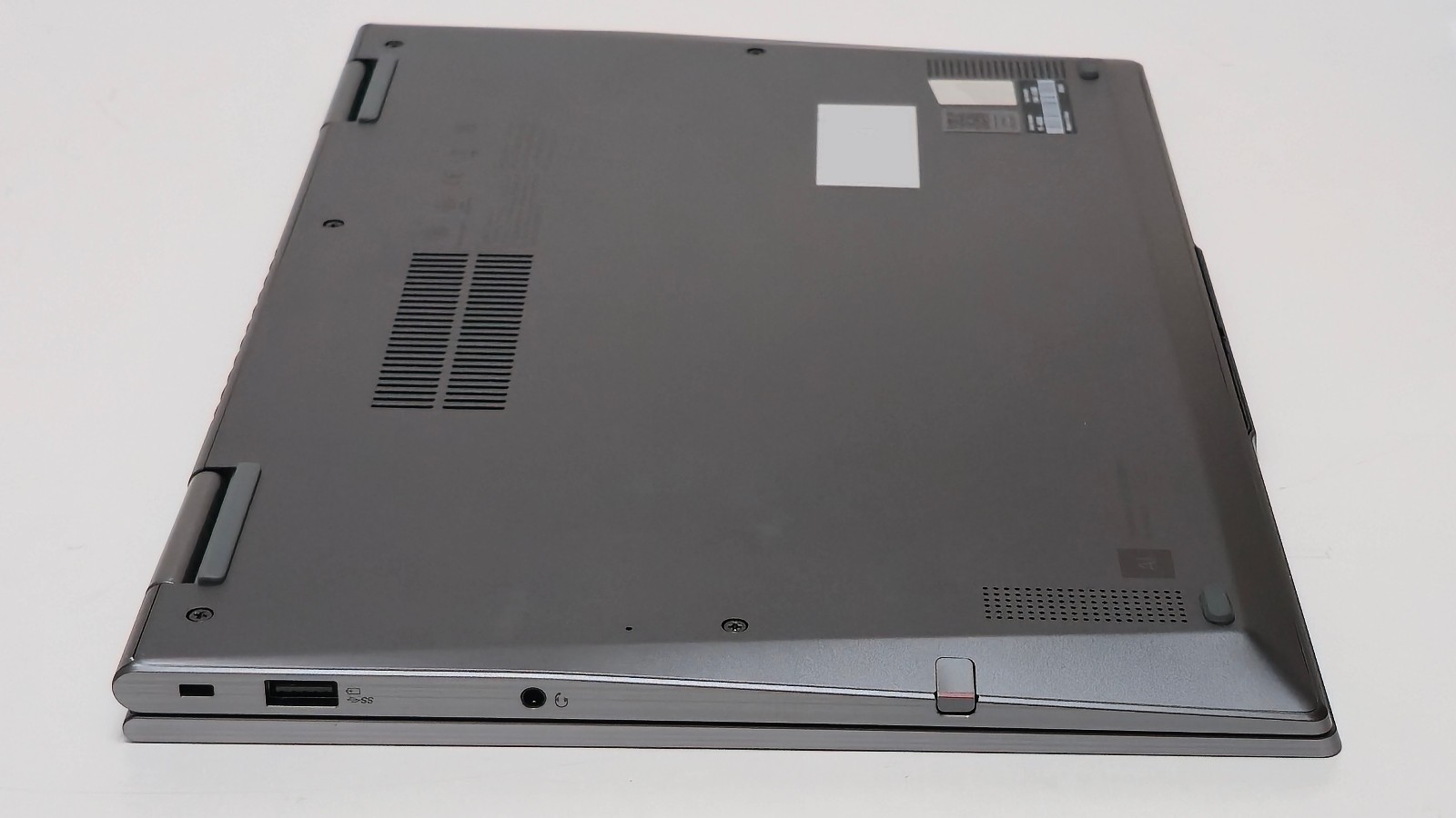 Lenovo ThinkPad X1 Yoga Gen 8 (i7-1365U CPU, 32 GB RAM 1 TB SSD) 14″ UHD Touch