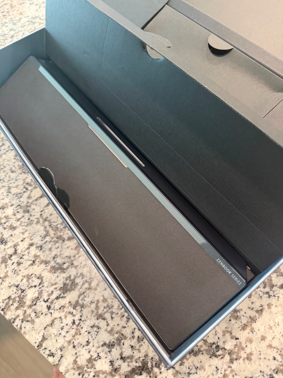 ASUS ZenBook Pro Duo 15.6 inch (1TB, Intel Core i7 10th Gen, 2.6GHz, 16GB)…