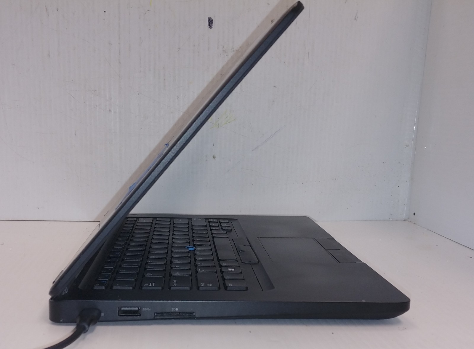 Dell 5490 Latitude 14-Inches i7-8650U 8GB RAM 256GB SSD Laptop