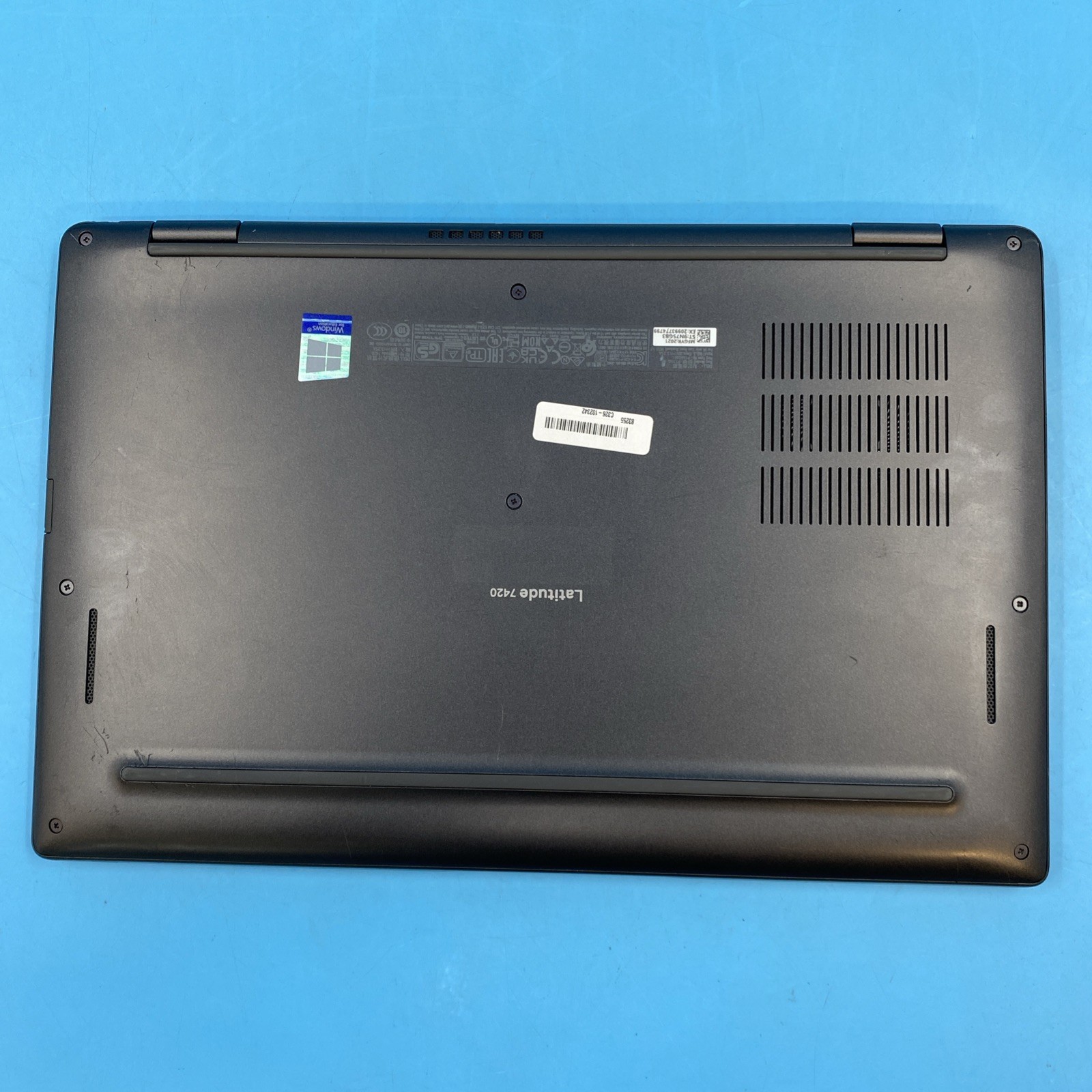 Dell Latitude 7420 | i5-1145G7 | 8GB RAM | 256GB SSD | WIN 11 PRO | 72% BATT