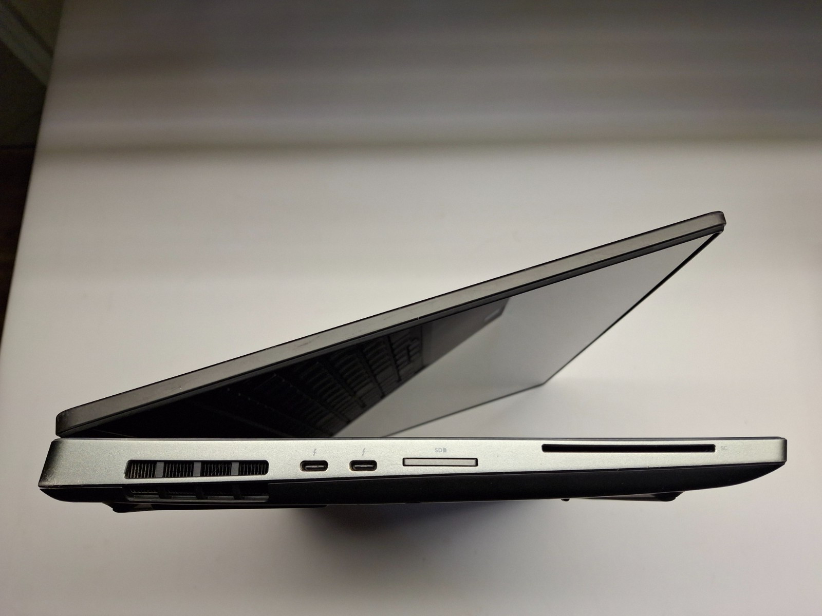 Dell Precision 7530 XEON E-2176M 2.70GHz Webcam 32GB 256GB SSD NVMe Wifi W11P