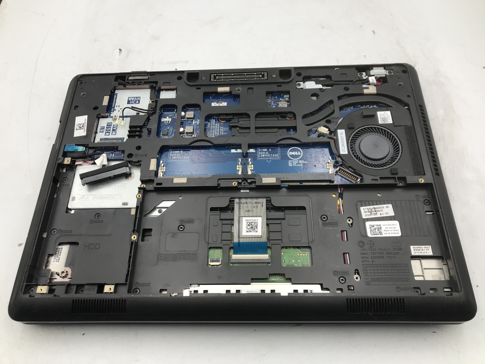DELL LATITUDE E5450 – BOOTS TO BIOS – INTEL I3 5010U – NO RAM – BAD LCD -READ-BB