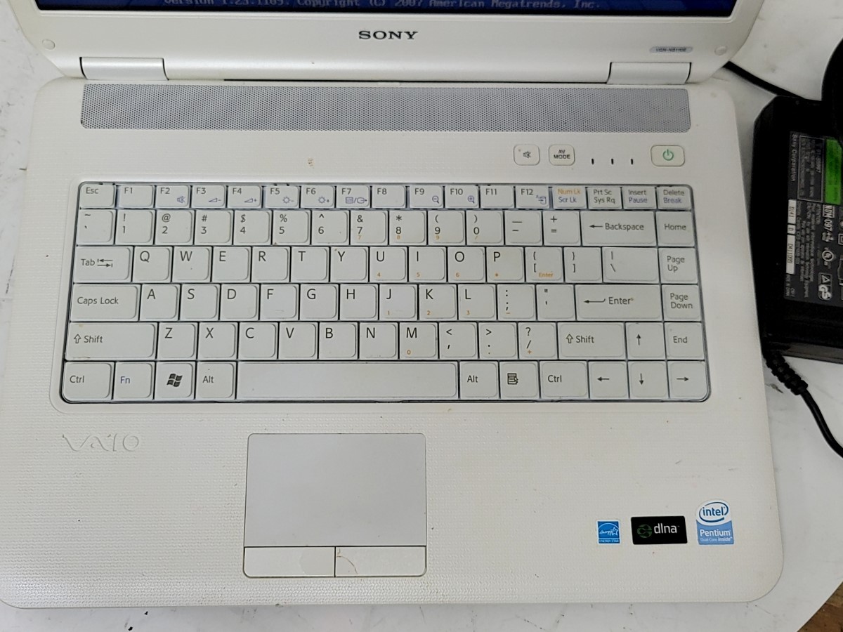 SONY VAIO VGN-NS110E Laptop PENTIUM DUAL T3200 2GB 160GB SEE NOTES