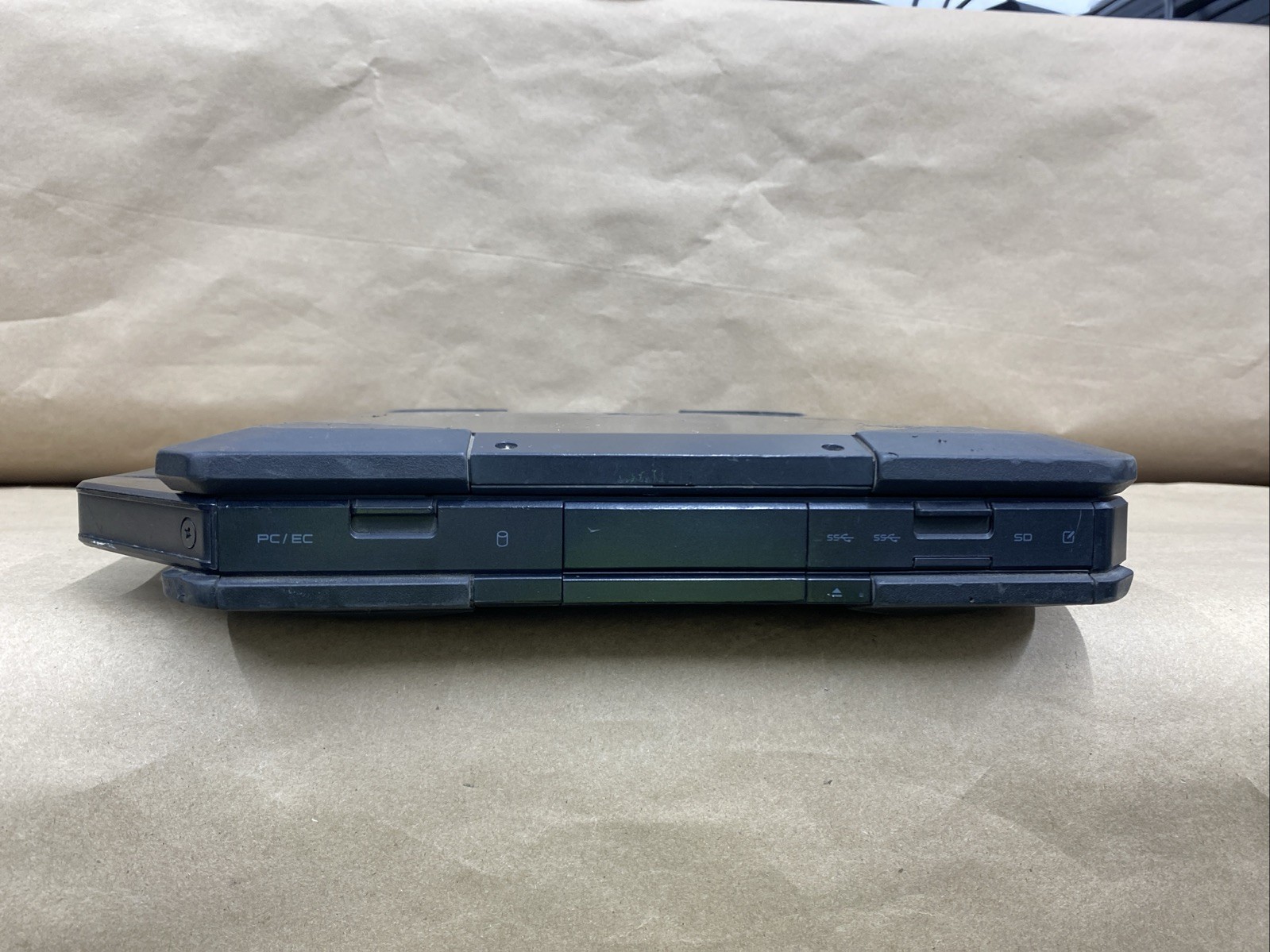 Dell Latitude 5414 – 14″ FHD – i5-6300U – 8GB – 256GB SSD – Win 10 Pro – READ