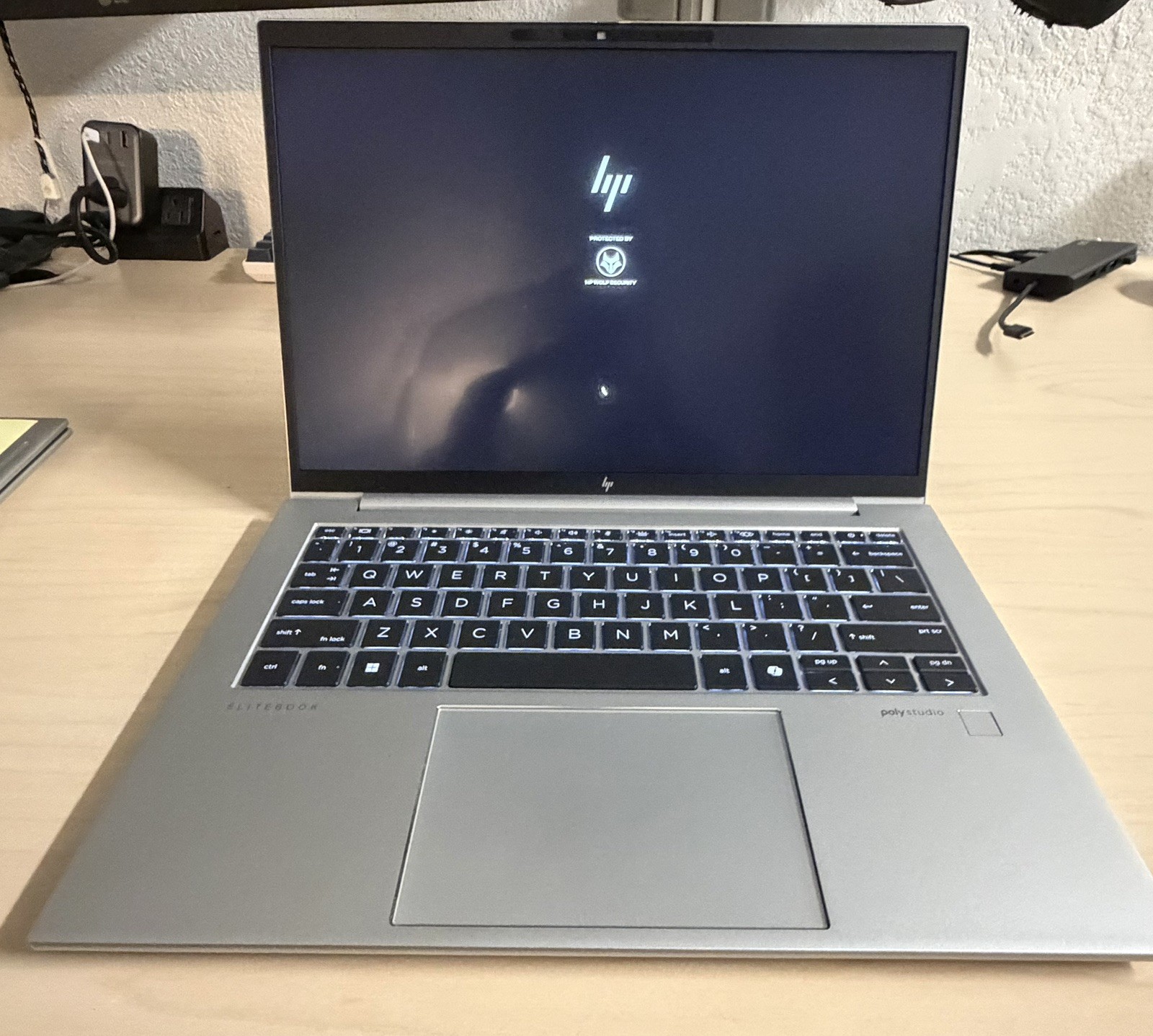 HP EliteBook 845 G11 14″ (Ryzen 7 PRO-8840U – 64GB RAM – 1TB SSD + charger