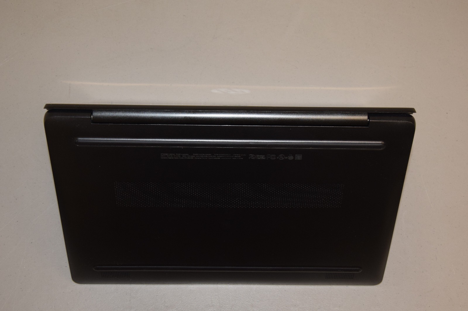 HP Stream 14-ds0035nr 14″ AMD A4-9120e Dual Core 4GB DDR4 32GB eMMC SSD Webcam