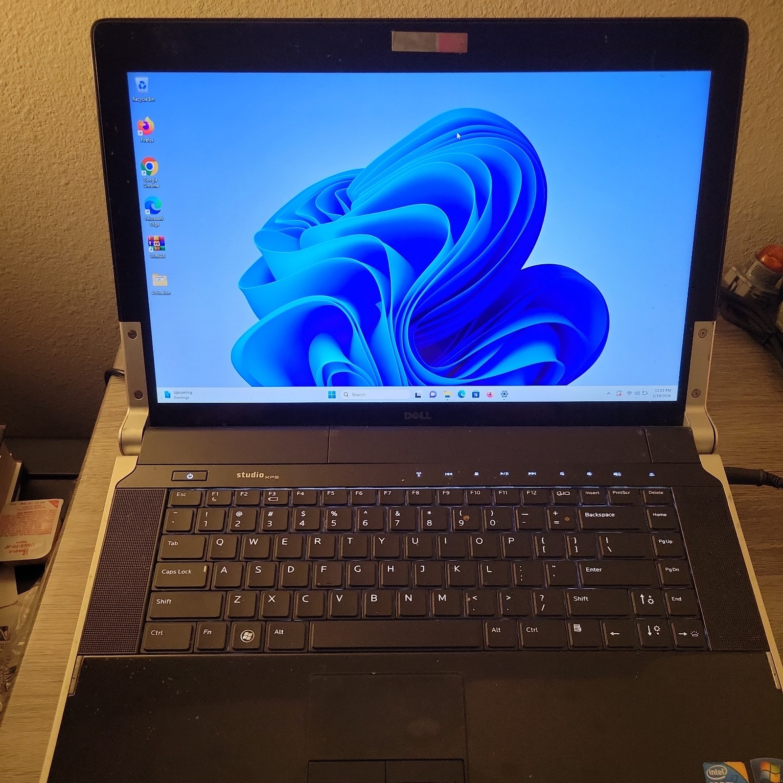 Dell Studio XPS 1645 15.6″ i7-Q720 6GB ram 465 GB HDD Webcam Backlit Win 11