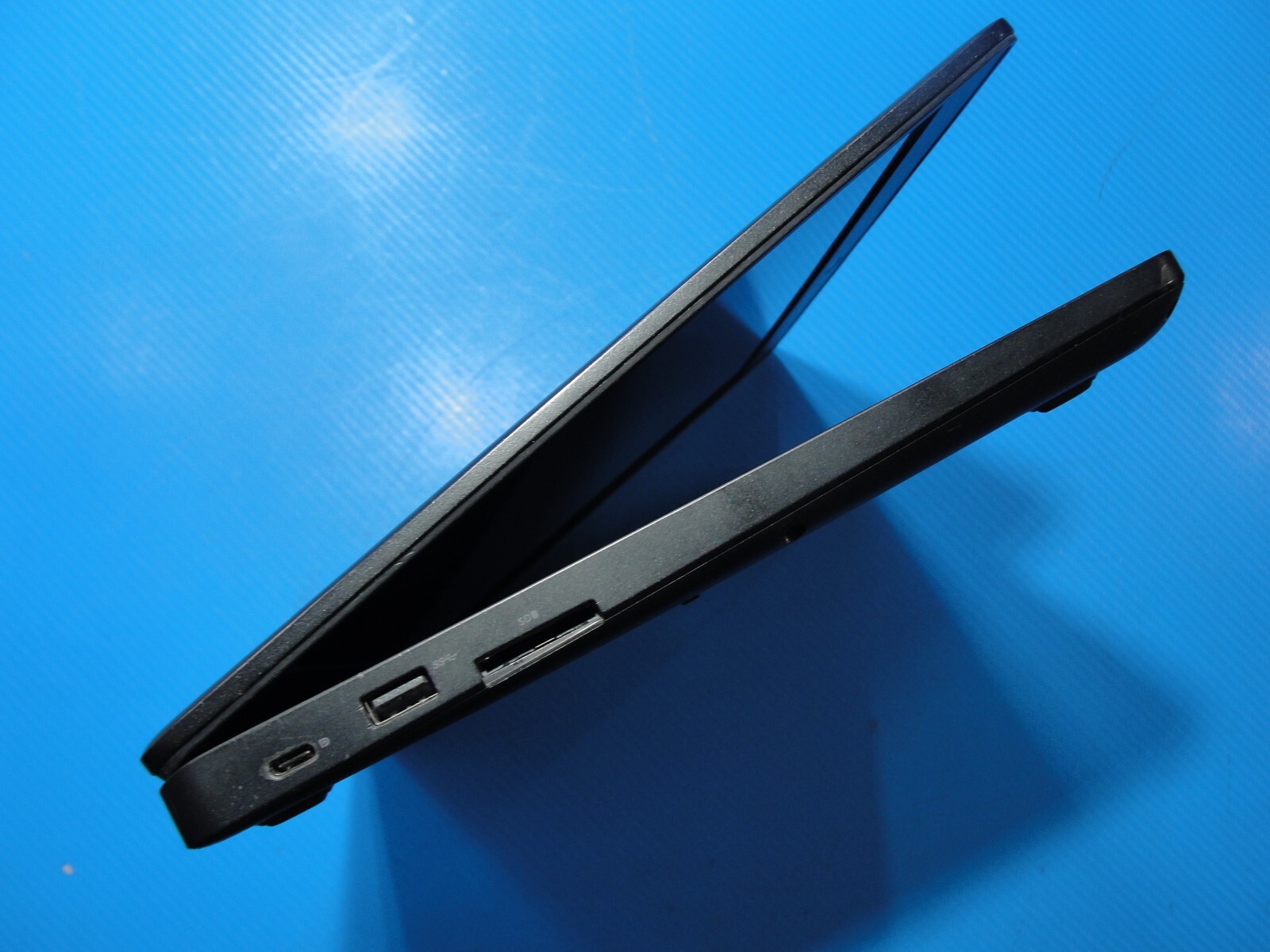 Dell Latitude 5480 14”HD+ Intel Core i7-7820HQ 2.9GHz 16GB 256GB SSD + Charger