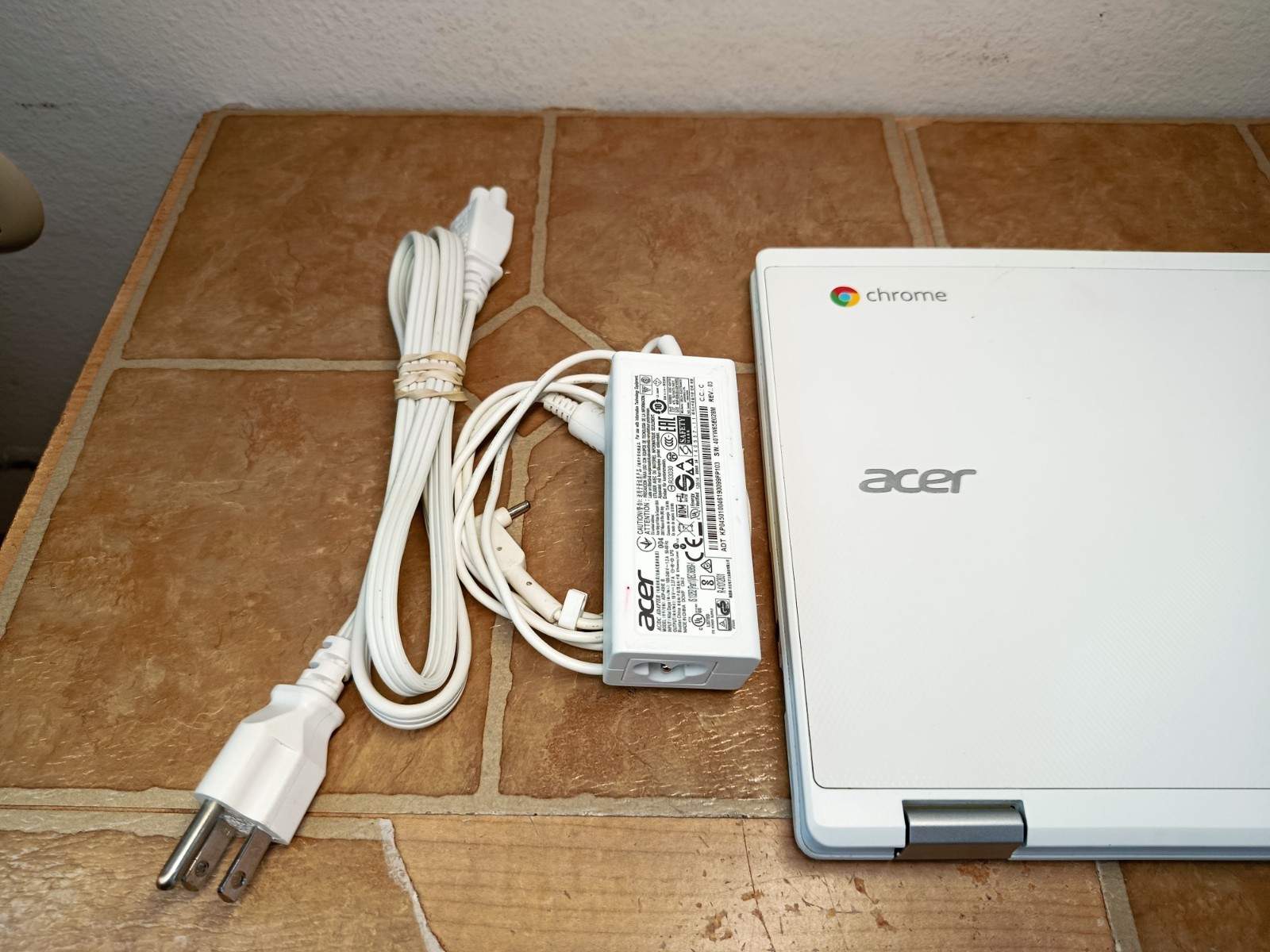 ACER Chromebook CB3-131 N15Q10 w/ Power Adapter Charger White