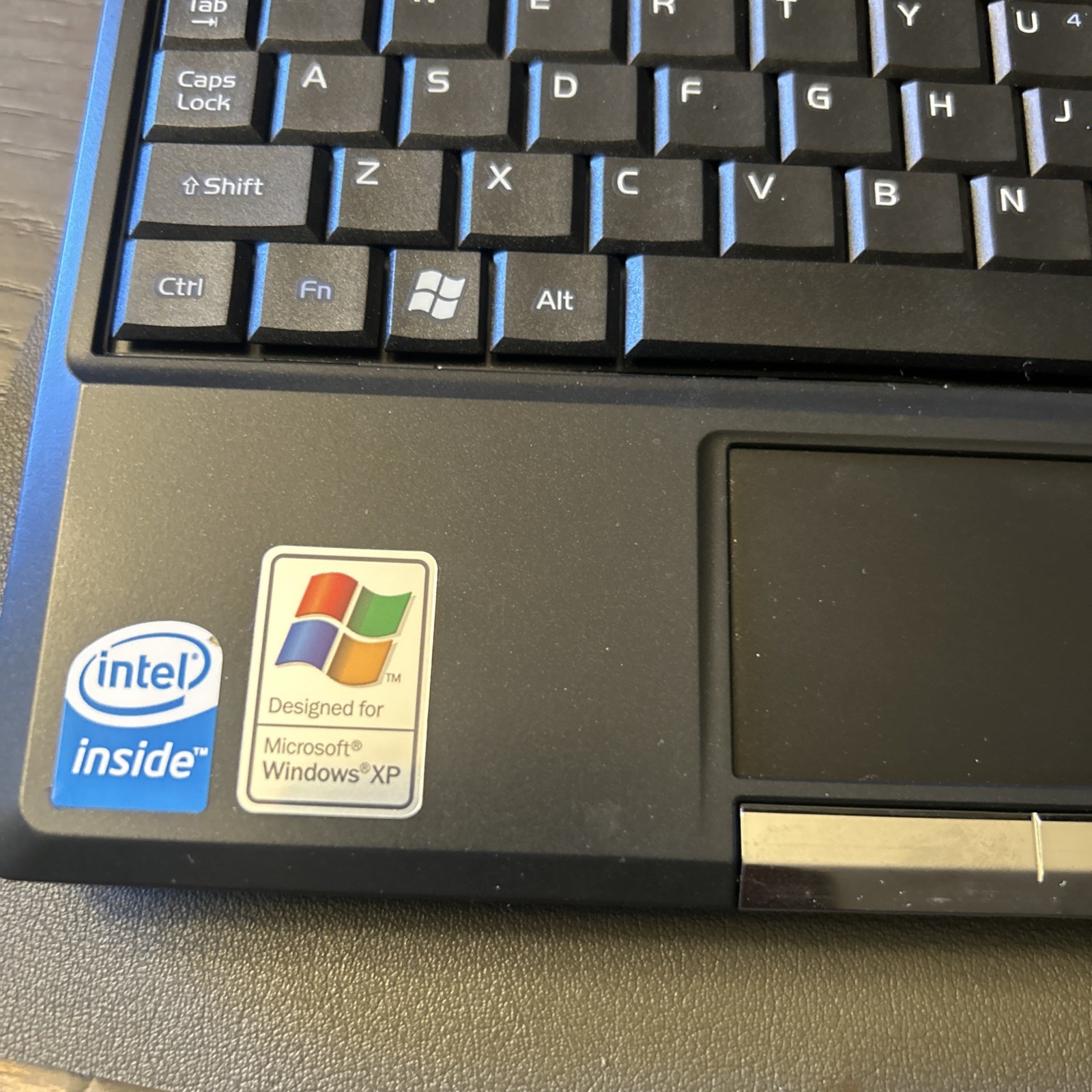 ASUS Eee PC 900 Vintage Netbook – Windows XP – Charger & Case Included