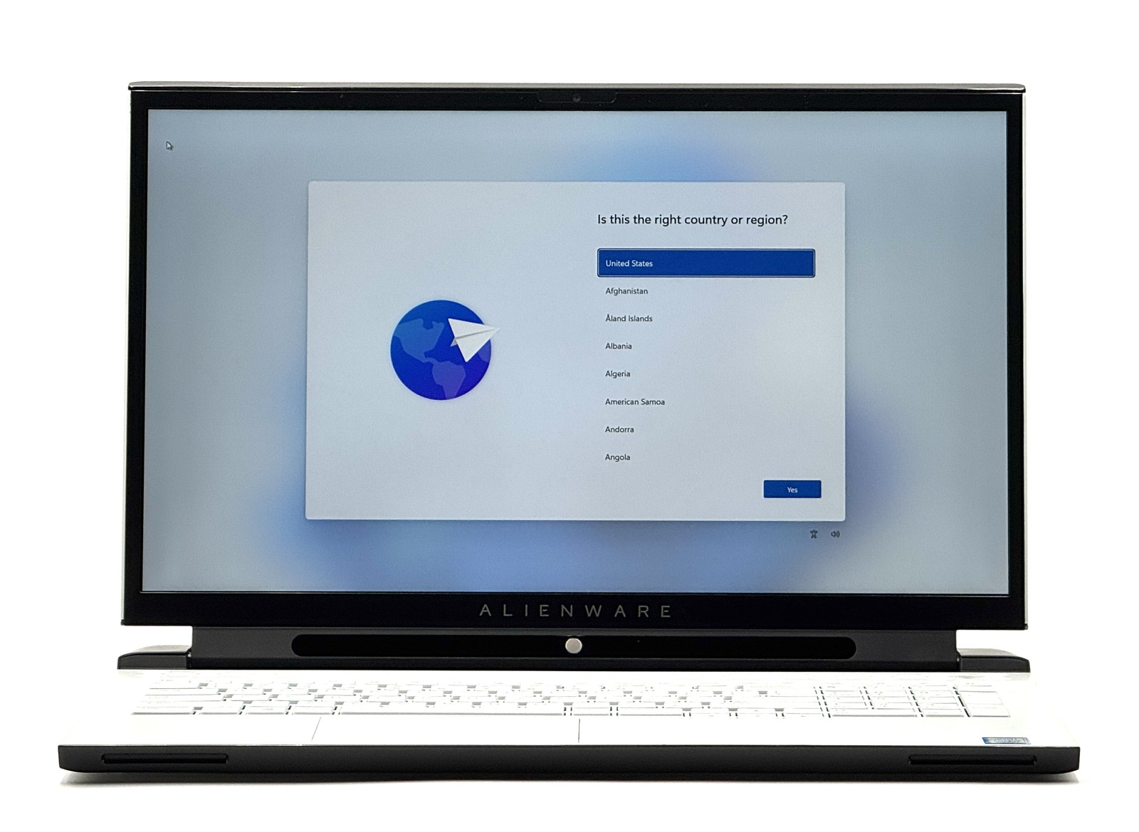 Alienware m17 R2 – 17.2 FHD – i7-9750H – 16GB RAM – RTX 2060 – 512GB NVME
