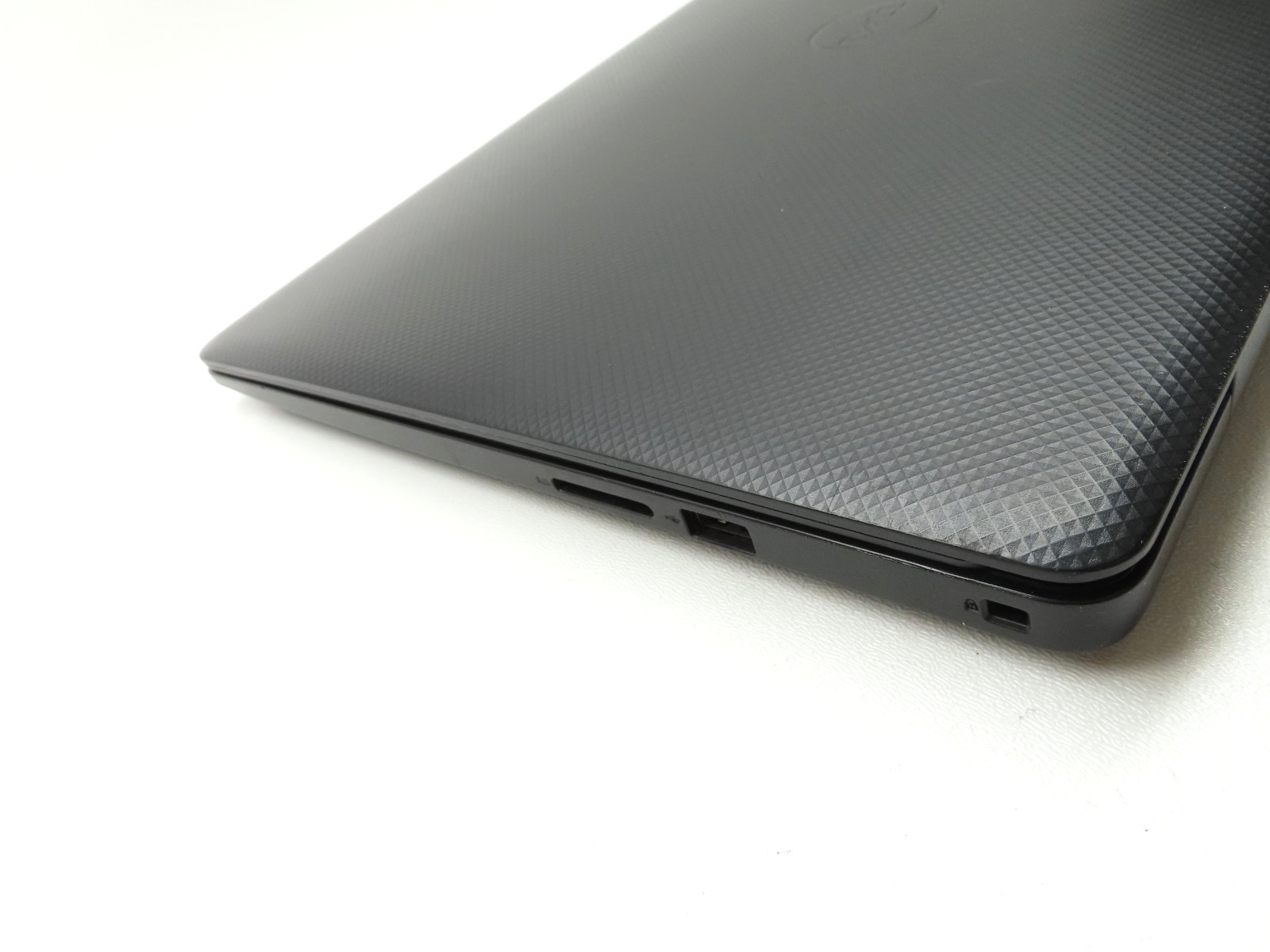 Dell Vostro 3590 15.6″ Intel Core i5-10210U 1.60GHz 16GB RAM 256GB SSD