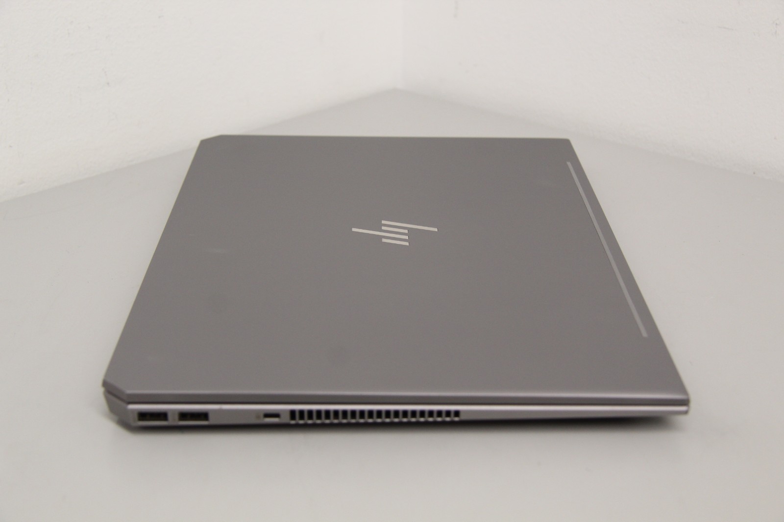For Parts Or Repair HP ZBook Studio G5 15″ Laptop i5-8400H 2.50GHz No SSD No Ram