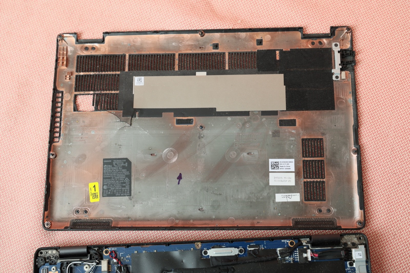 Dell Latitude 5400 14″ 1.6GHz i5-8365U No Ram No SSD Broken Screen