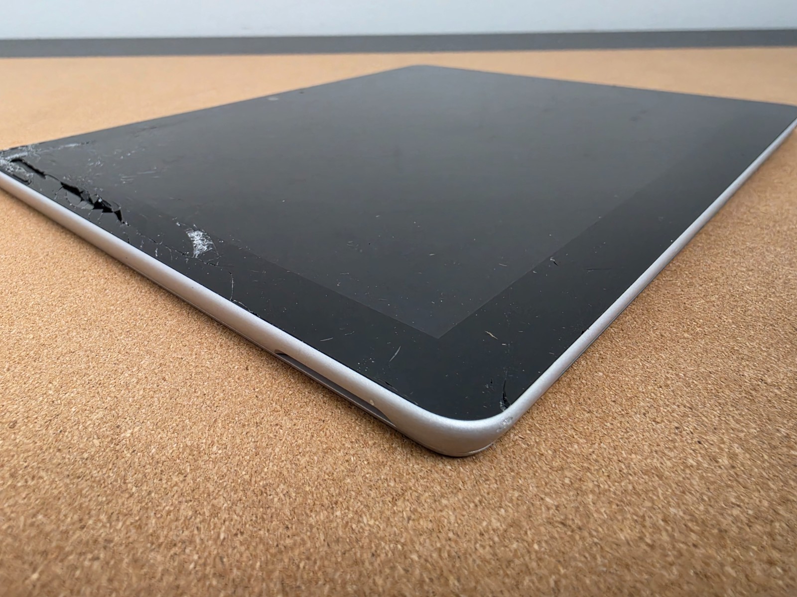 Microsoft Surface Go Pentium 4415Y 4GB Ram 64GB SSD Win 11 Pro ***READ***