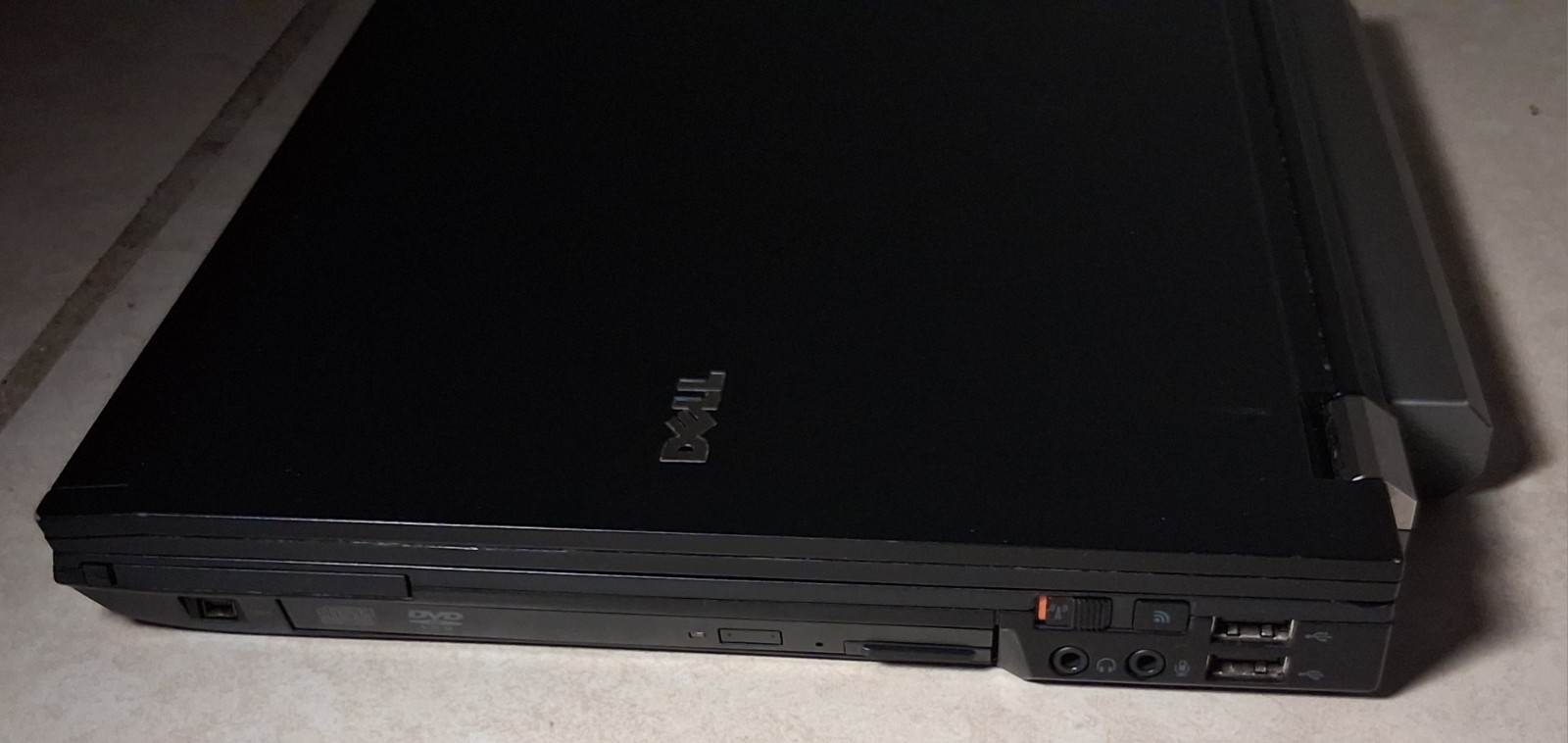 Dell latitude e6400 Windows XP Sp3 250GB 4GB ram charger Included Good Battery