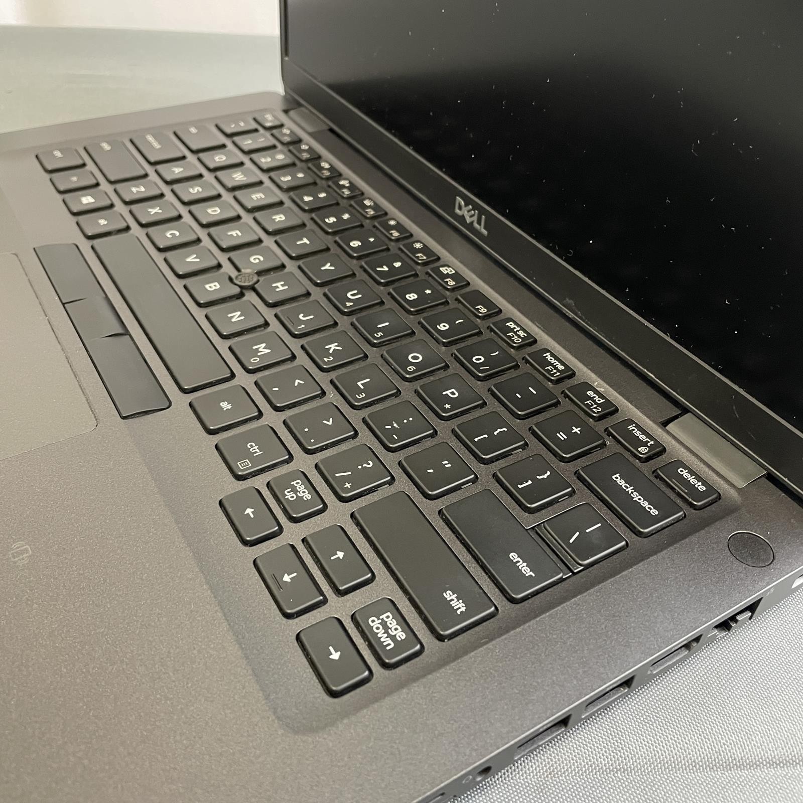 Dell Latitude 5401 14 in FHD, Core i7-9850H, 16GB, 256GB NVMe, MX150 | Grade B/C