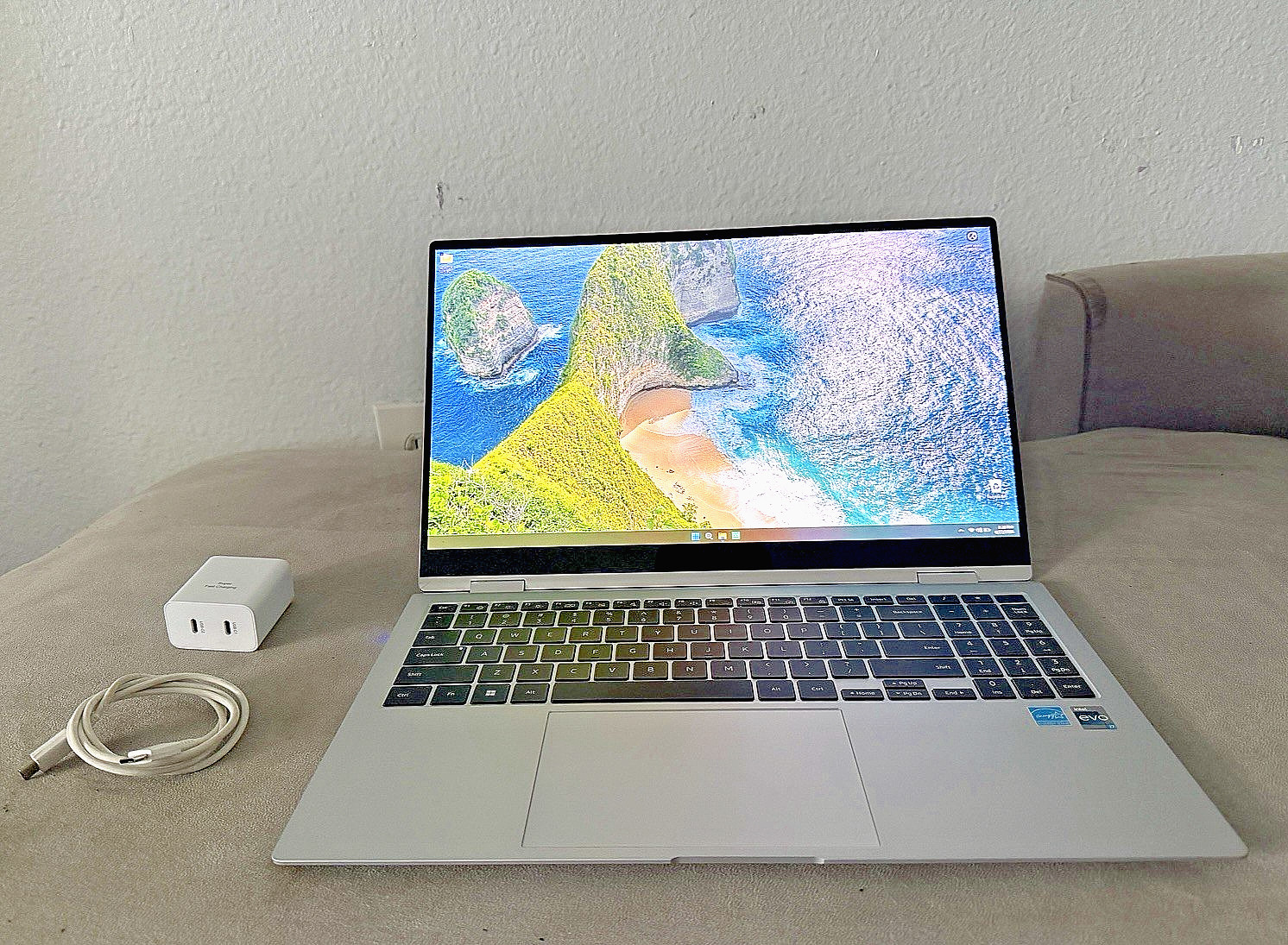 Samsung Galaxy Book2 Pro 360 15.6 AMOLED Touch i7-1260P 16GB 1TB 2-in-1 S Pen
