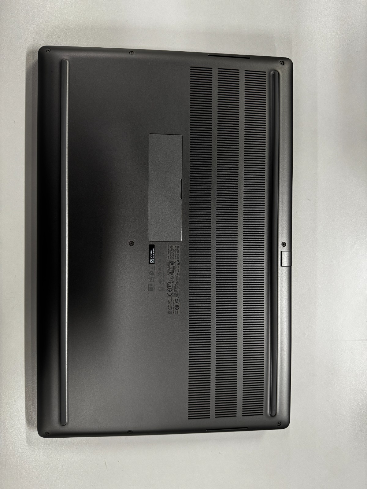 B Grade Dell Precision 17.3′ 7760 512GB SSD 32 GB RAM i7-11800H RTX A3000 NO OS!