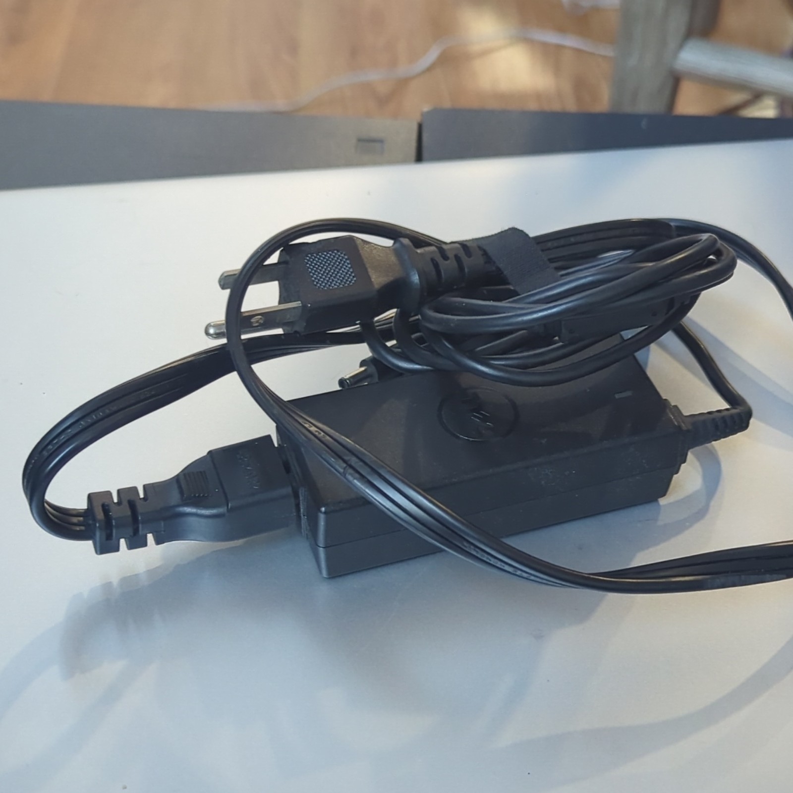 lot of 2 Dell and one hp with out charge you will get what you see in the pictur