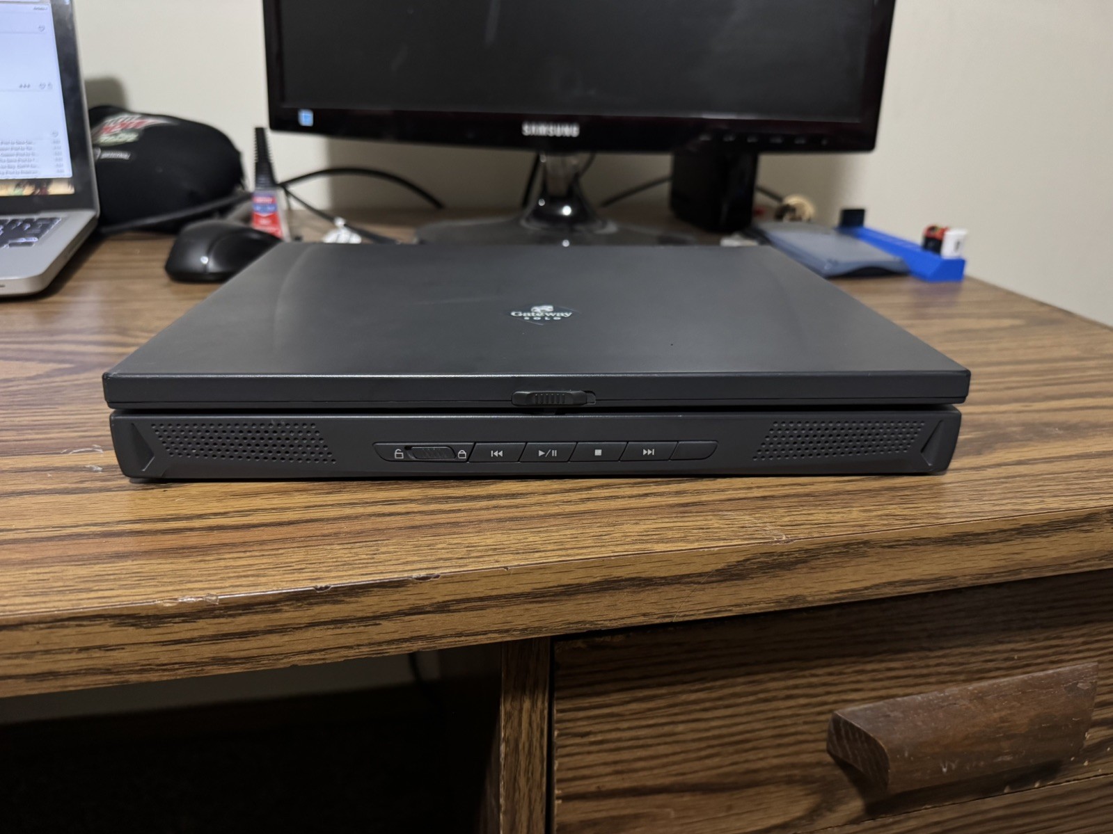 Gateway Solo Pro 9300 Tested Working – Boots Up Win XP