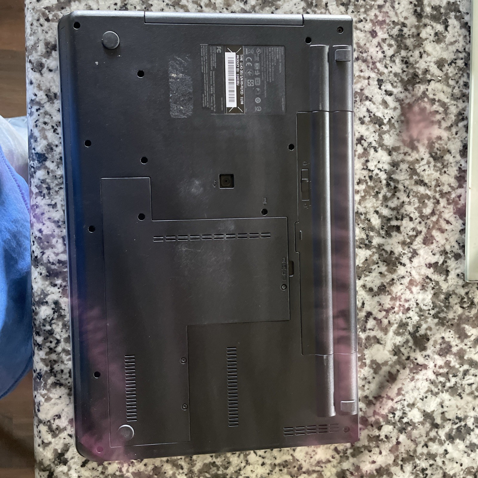 Lenovo ThinkPad Edge E520 Intel i3-2310M 2.1GHz NO HDD No Power Cord