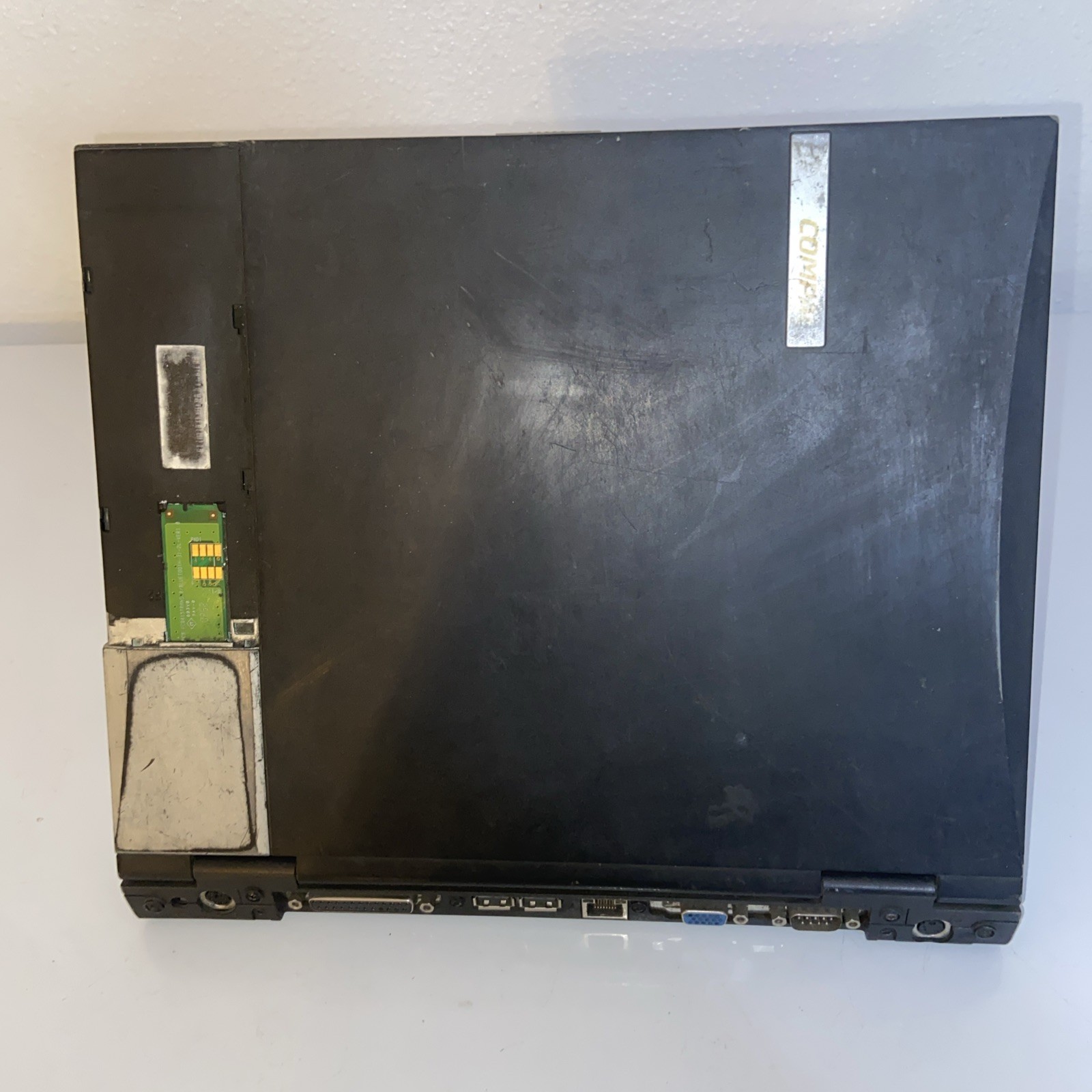 COMPAQ EVO N610C – FOR PARTS/NO BATTERY/BAD COVER- 30GB HDD- Unknown Ram AS IS
