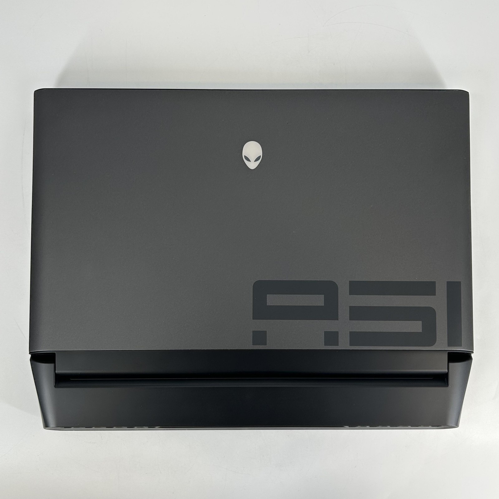 Dell Alienware Area-51m R1 17.3 FHD i7-9700 3.00GHz 32GB 256GB SSD GTX 1660 Ti