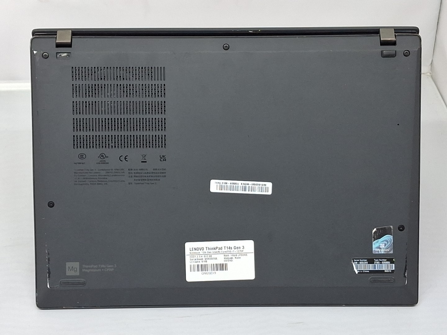 Lenovo ThinkPad T14s Gen 3 – i7-1270P – 16GB, 512GB, Windows 11 – tiny scratch