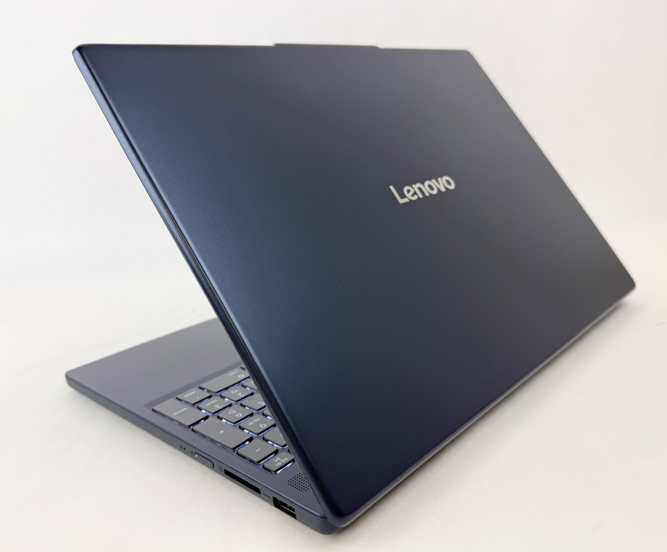 Lenovo IdeaPad Slim 3 15IRH10R 15.3″ FHD+ Touch Core 5 210H 16GB 1TB SSD W11H