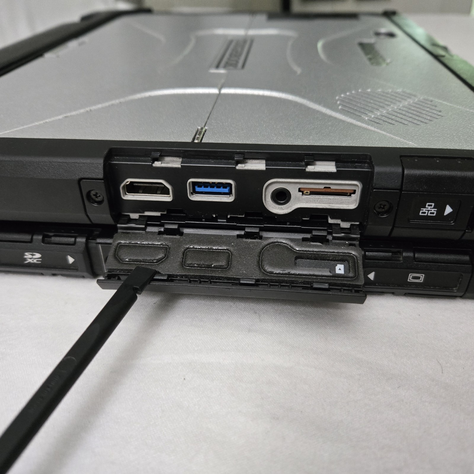 Panasonic Toughbook CF-33 i5-7300U 2.60GHz 256GB SSD 8GB Ram 4G – GPS – Grade B+