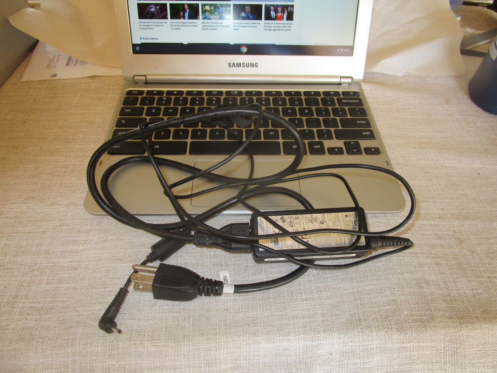 Samsung Laptop Chromebook XE303C12-A01US Dual-Core 1.7GHz 2GB 16GB w/charger