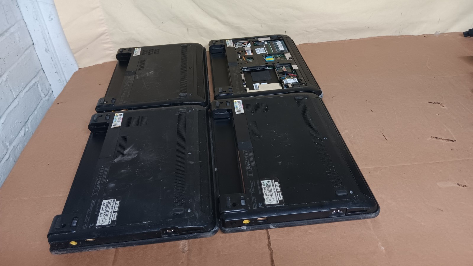 Lot of 4 Lenovo ThinkPad X131e 11.6″ Laptop AMD E2 1800 APU 11.6″ LCD Screen P/R
