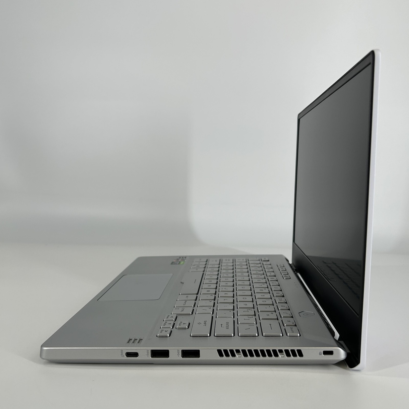 Asus ROG Zephyrus G14 GA401 144Hz FHD 3.3 GHz Ryzen 9 5900HS 16GB 1TB RTX 3060