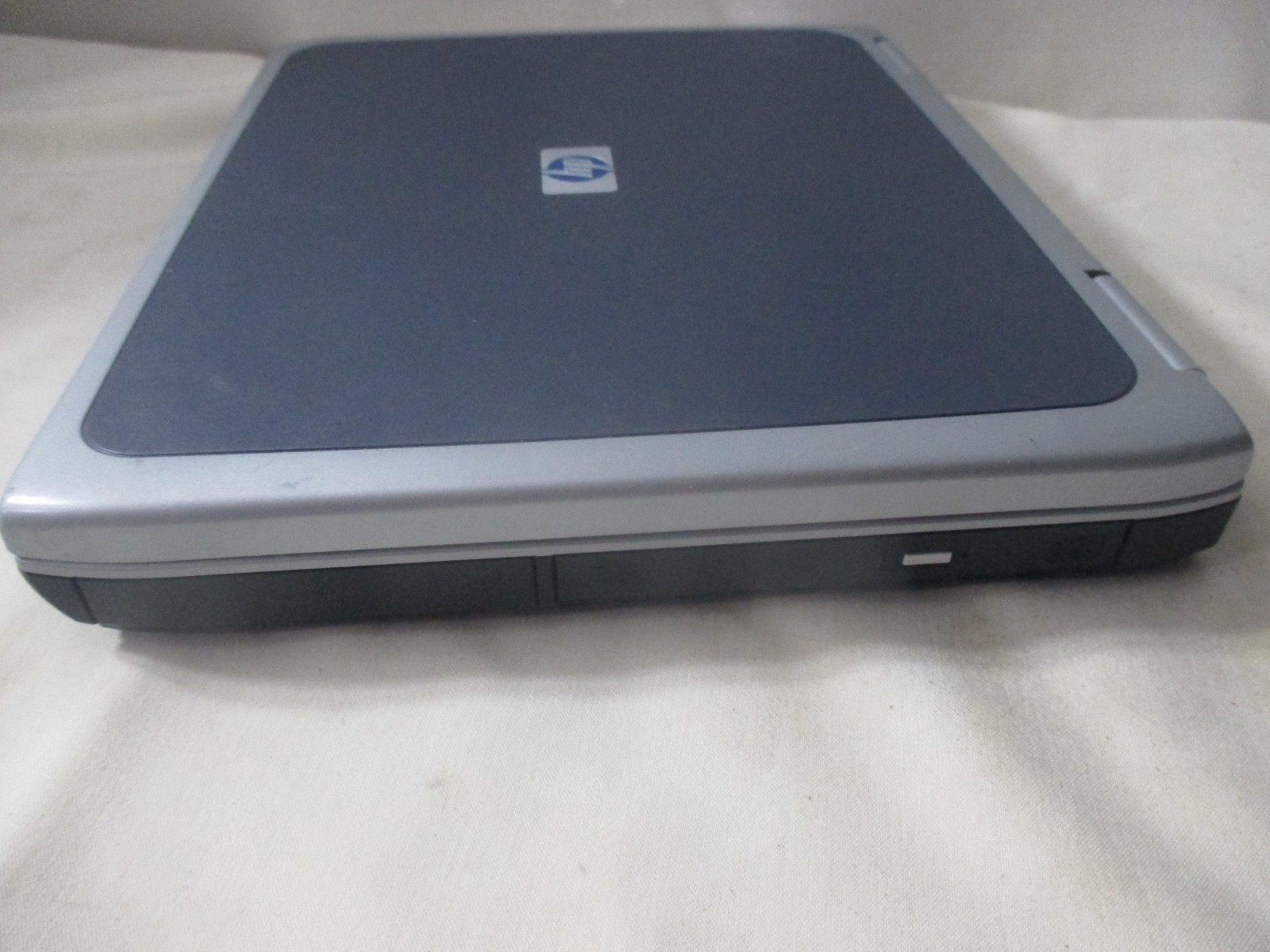 Vintage HP Pavilion Ze4900 1.4Ghz , 480GB ram, DVD, NO HDD, battery, AS IS