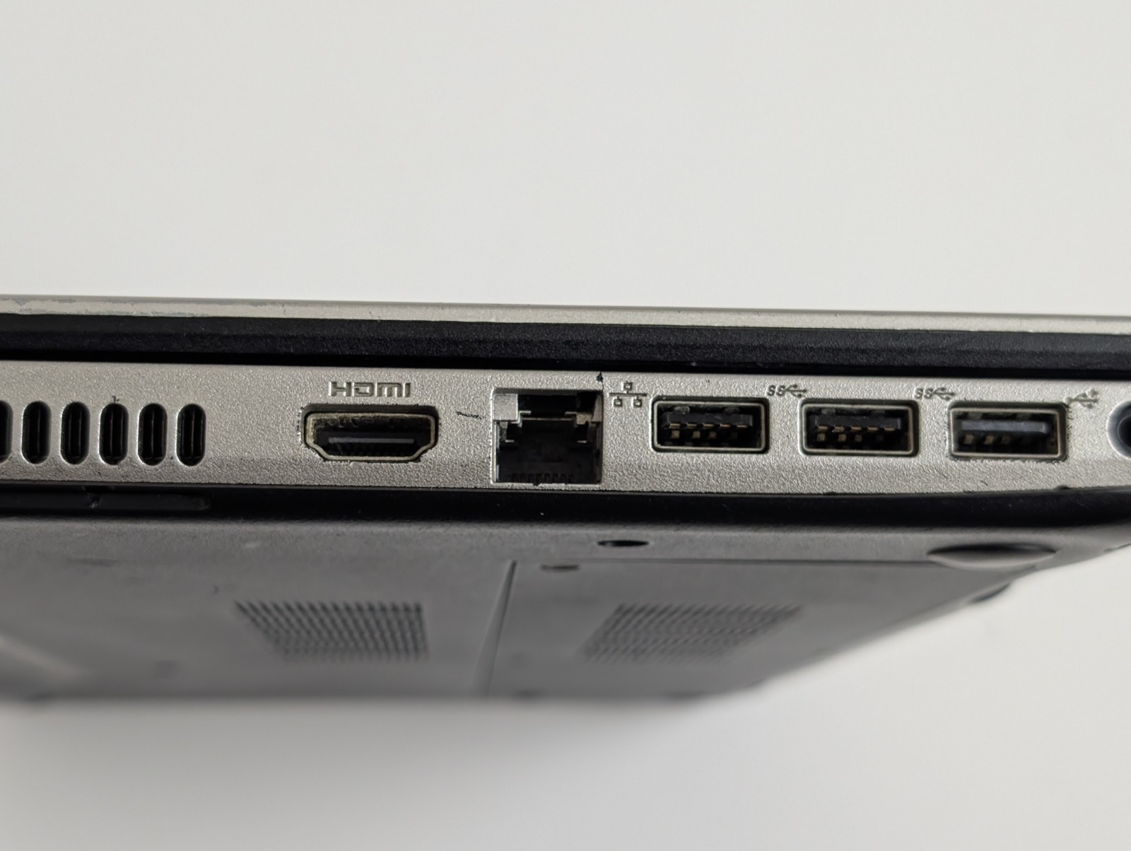 Dell Inspiron 15R (Model 5537) laptop. This unit is not working and is being…
