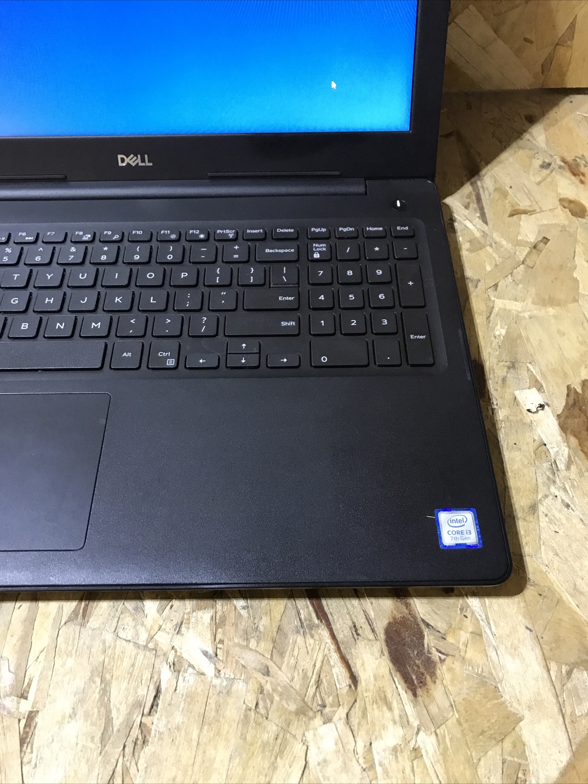 Dell Latitude 3590 Core i3-7130U 2.7 GHz 4 GB 500 GB 15.6″ Win10 A111
