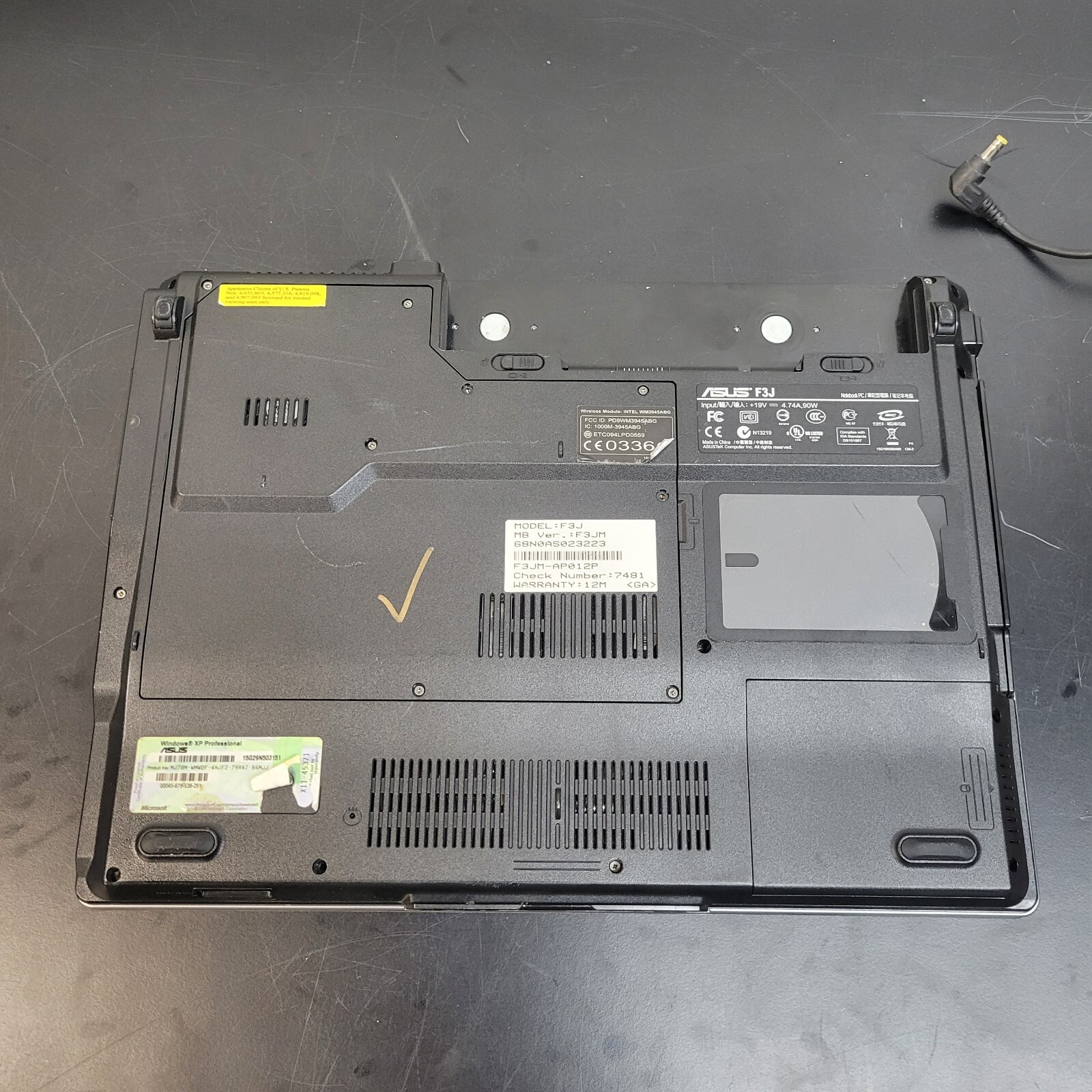 ASUS F3JM-AP012P 15.4″ Core 2 Duo T2400 3 GB RAM 0 GB HDD