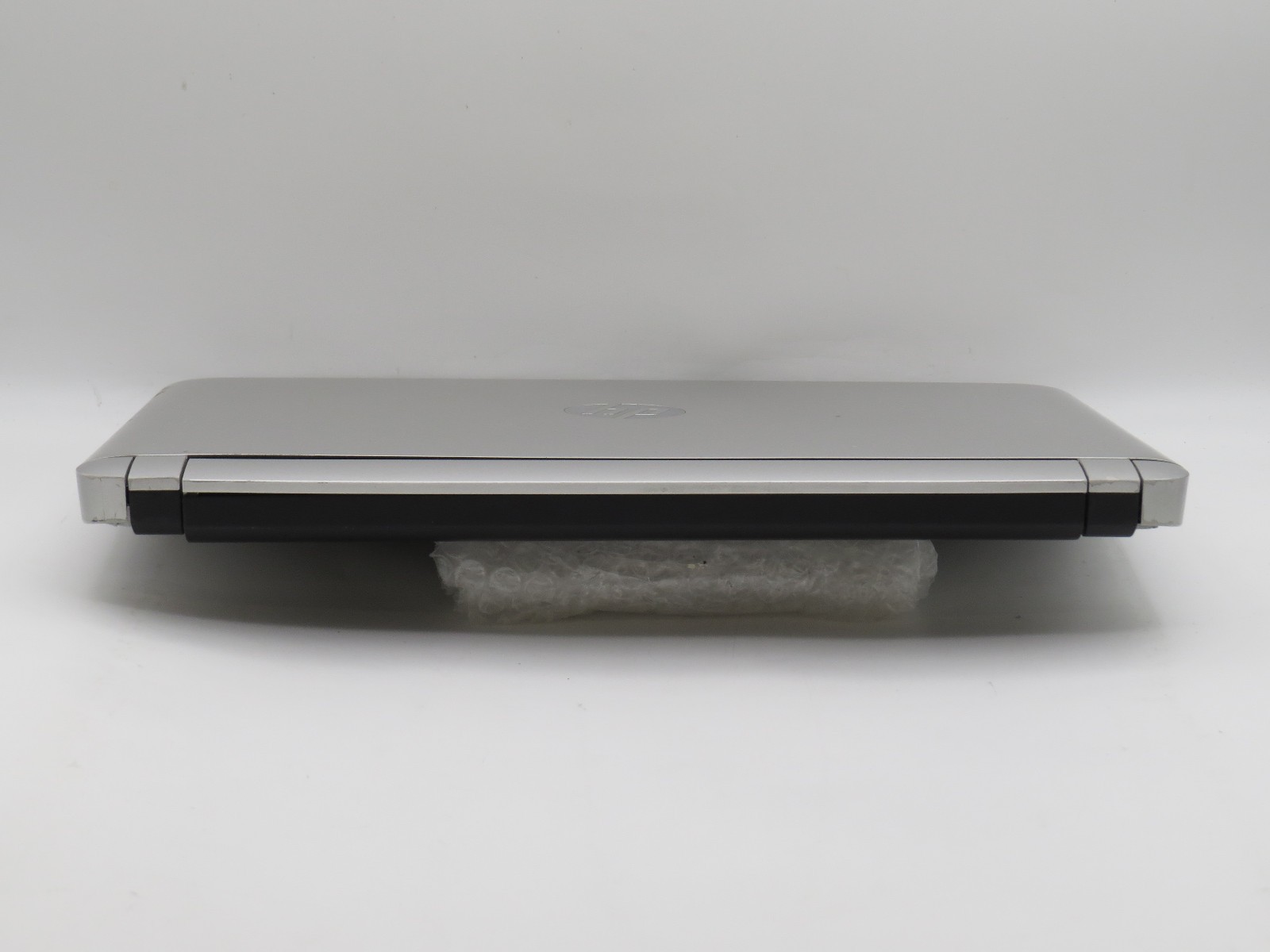 HP Pavillion i3-5020U @ 2.2GHz 8GB DDR3 256GB SSD 14″ No OS