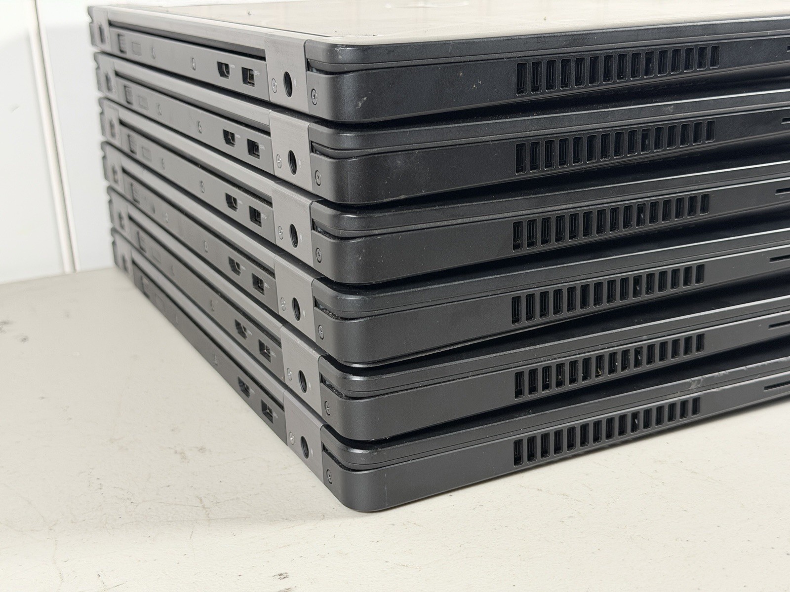 Lot of 6 Dell Latitude E5570 i7 8GB RAM 256GB SSD Radeon R7 Win11P No Chargers