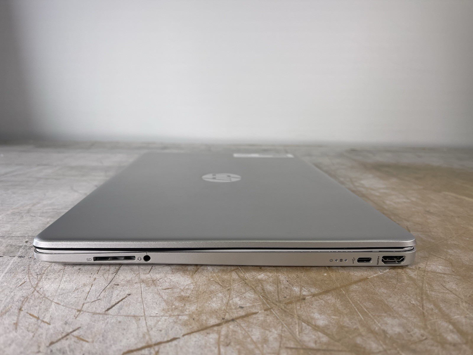 HP LAPTOP 15-EF0023DX RYZEN 5 3500U @ 2.10GHz, 4GB RAM, NO HDD/OS