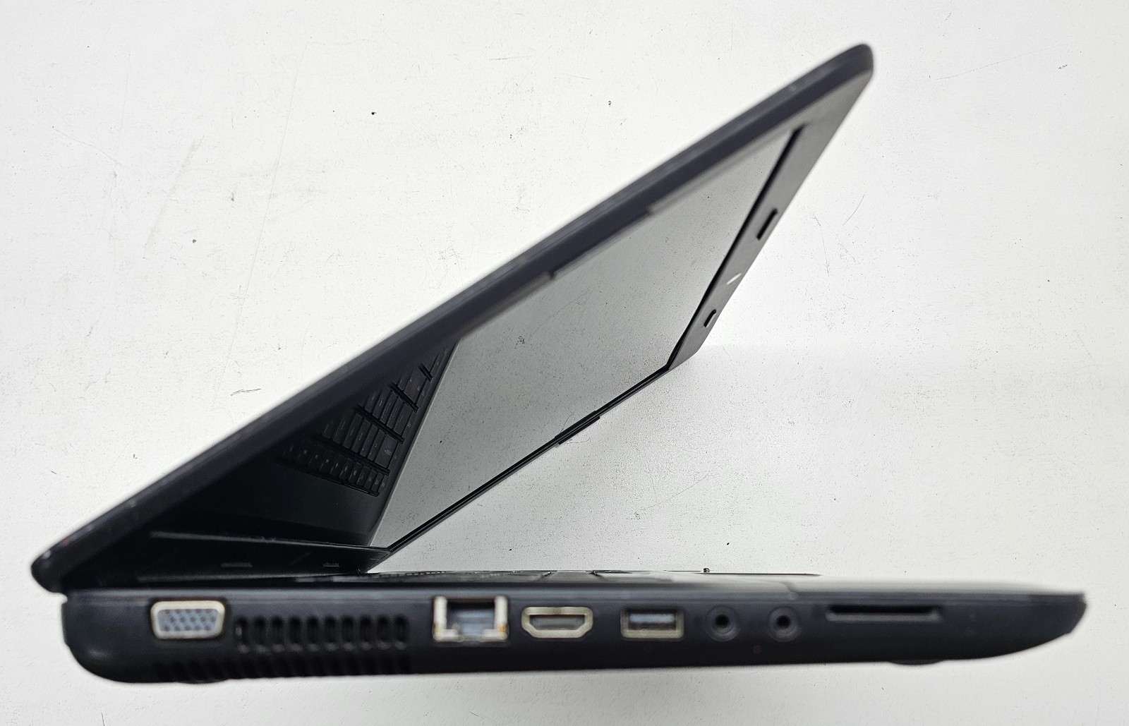 HP 2000-2A10NR 15.6″ Laptop AMD E1-1200 4GB NO HD/OS(FL)