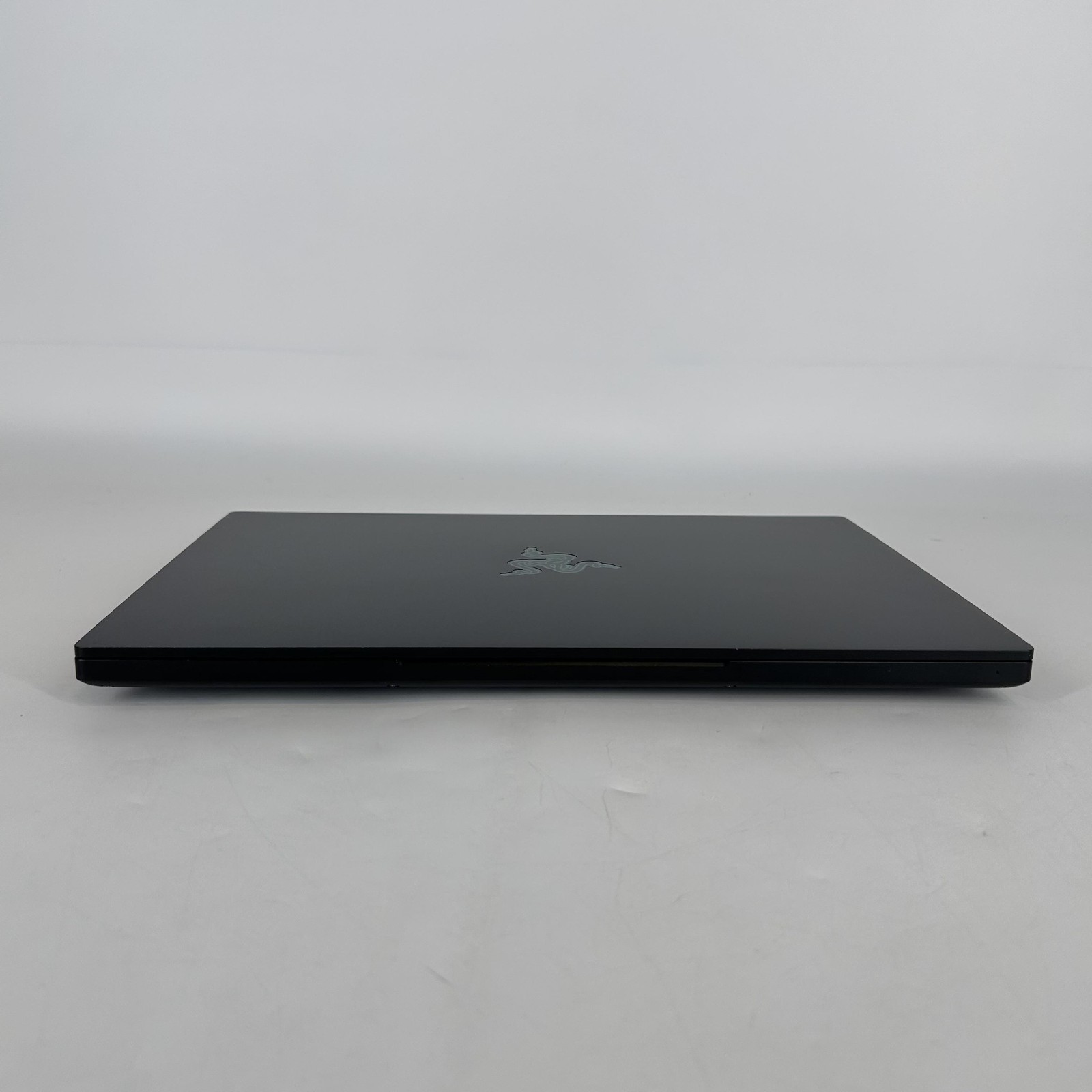 Razer Blade 14 2K 3.3 GHz Ryzen 9 5900HX 16GB 2TB SSD NVIDIA RTX 3080 Good