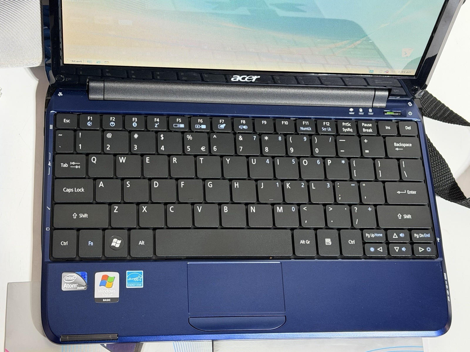 Acer Aspire One Netbook Blue 10.1″ Intel Atom 2GB RAM 80GB HDD Windows 7 Case