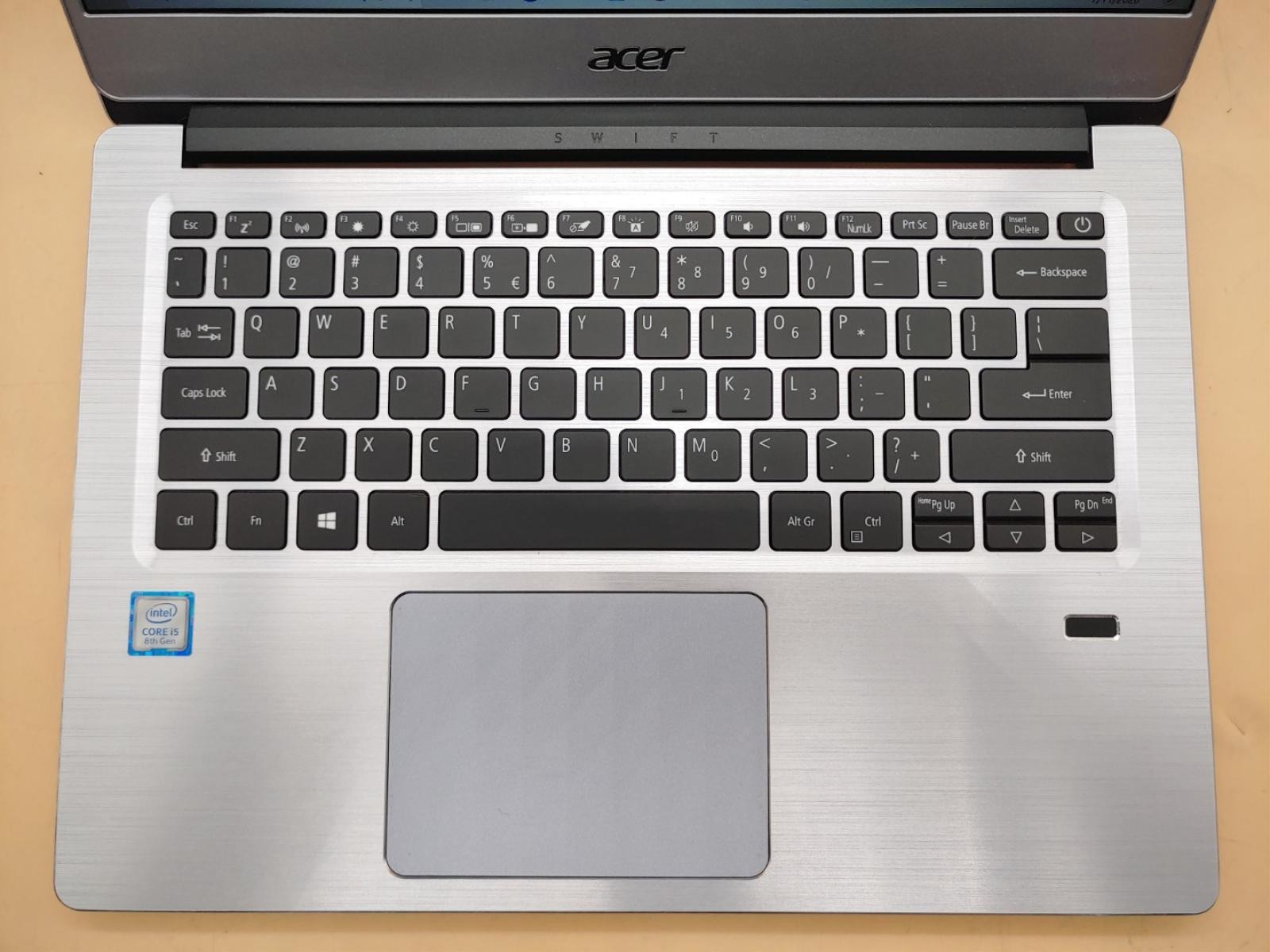 Acer Swift SF314-54 14″ Intel i5-8250U 8GB RAM 256GB SSD Win11Home **NO A/C**