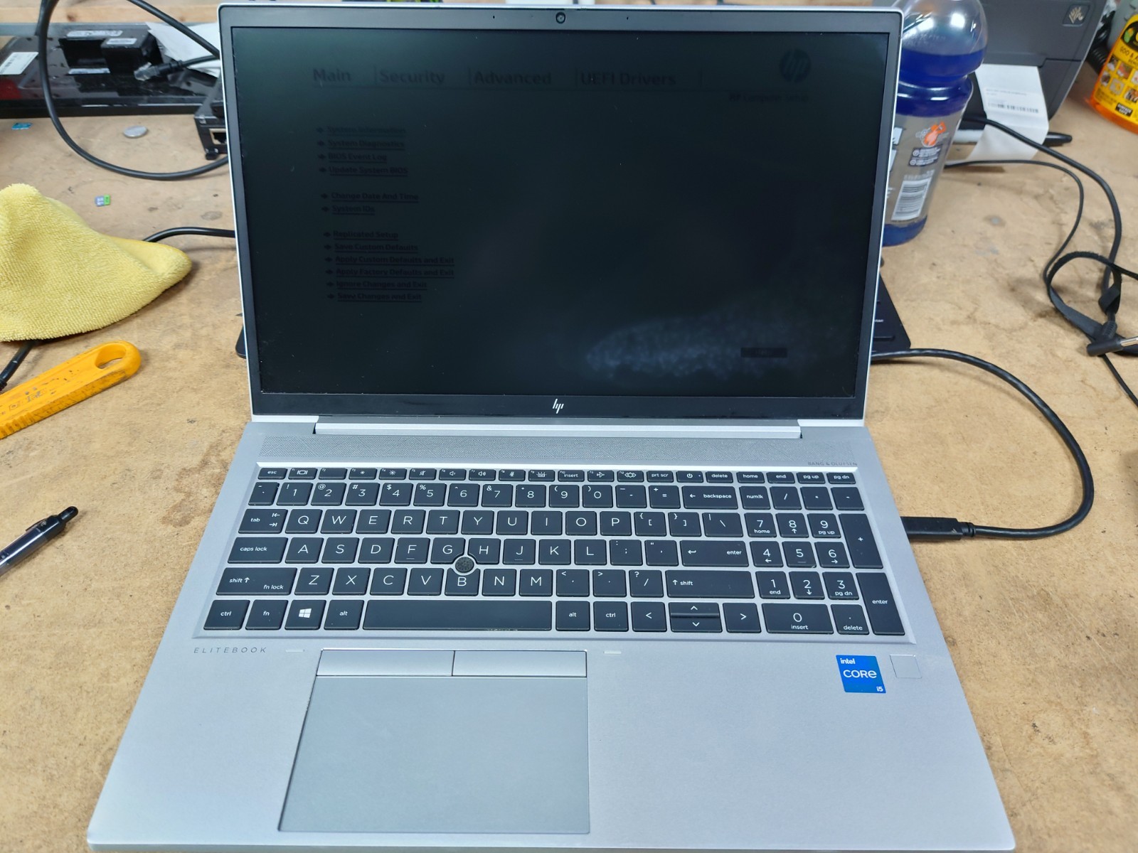 HP EliteBook 850 G8 15.6″ FHD i5-1135G7 16GB RAM No OS/SSD *BAD BACKLIGHT*