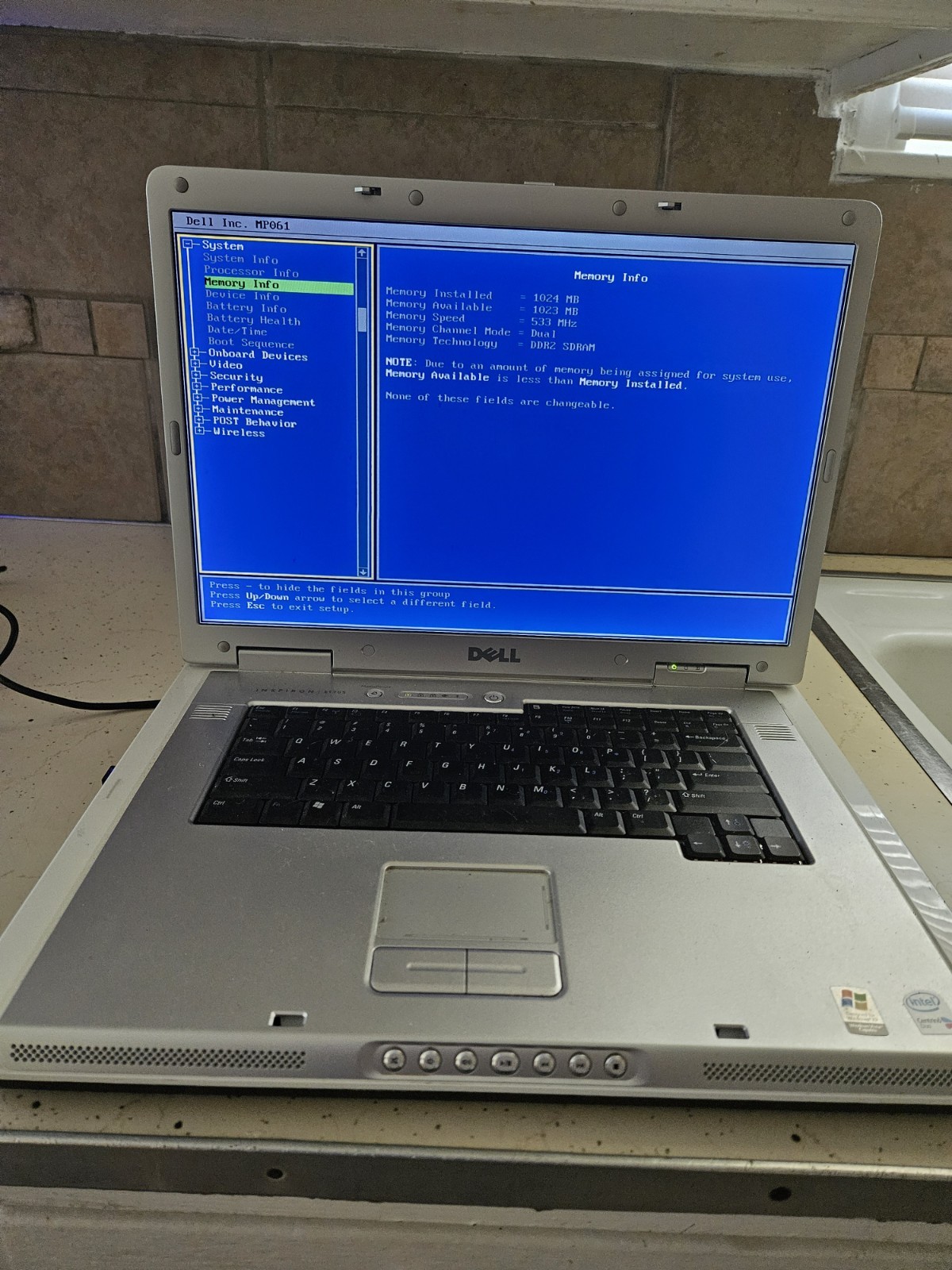 Dell Latitude D400 Laptop Win XP Pro + Docking Station Vintage Works