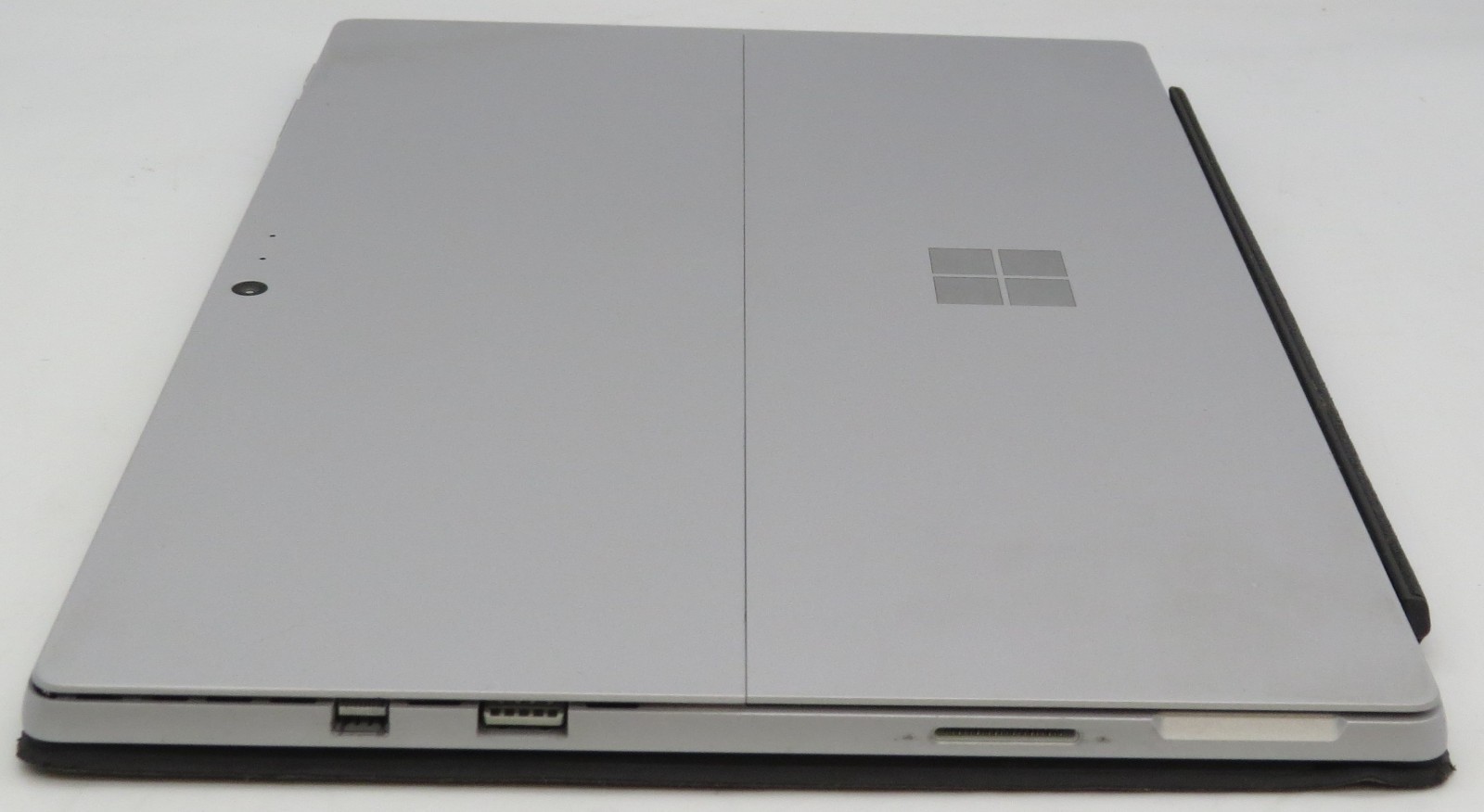 Surface Pro 5 i5-7300U @ 2.6GHz 8GB DDR3 256GB SSD 12″ No OS/AC